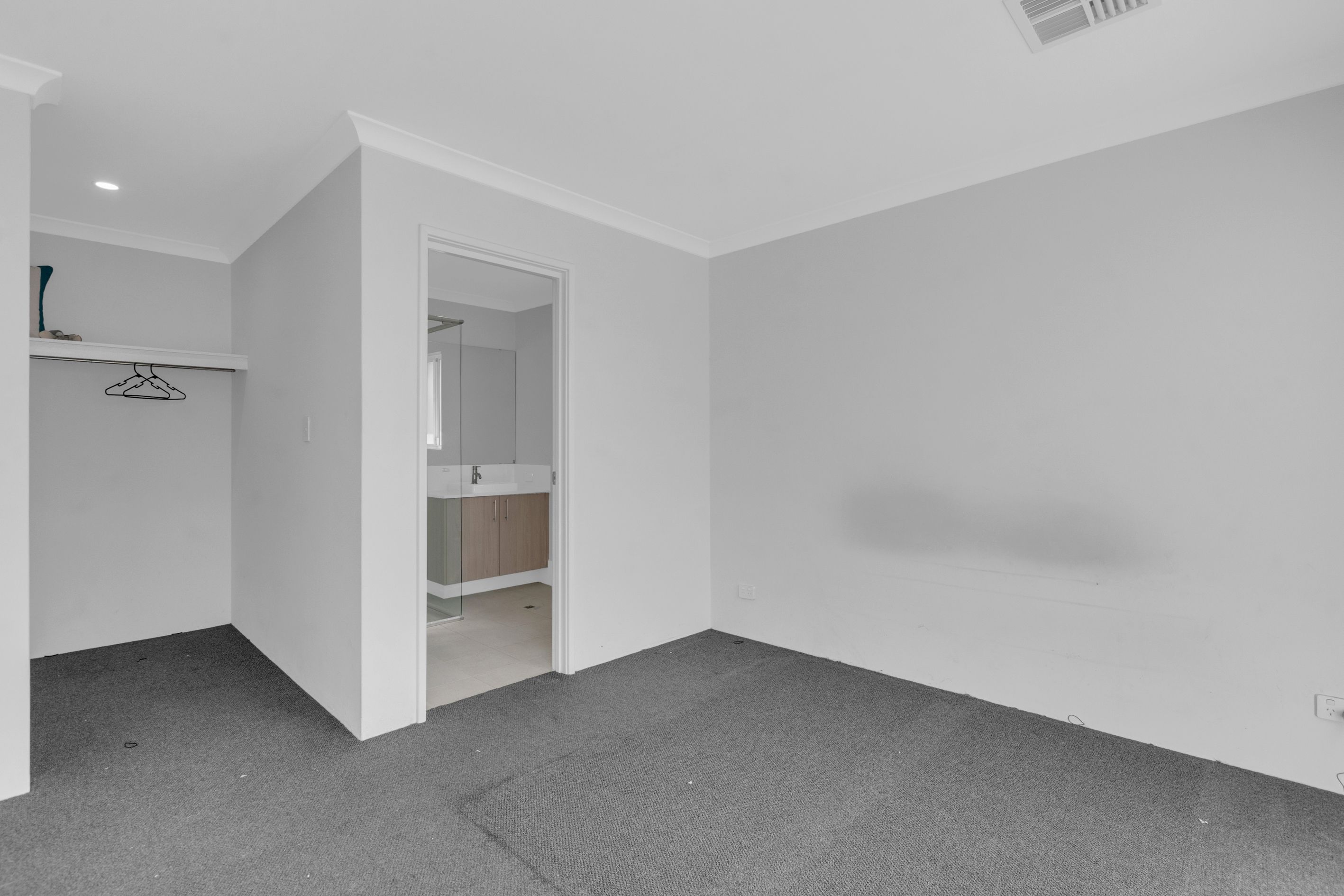 33 Golden Bay Drive — photo 10 of 18