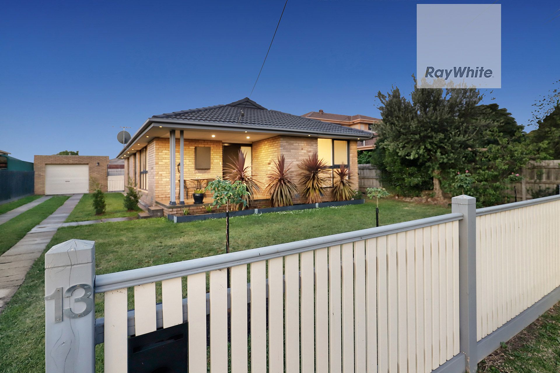 13 Vaucluse Avenue, Gladstone Park, VIC 3043