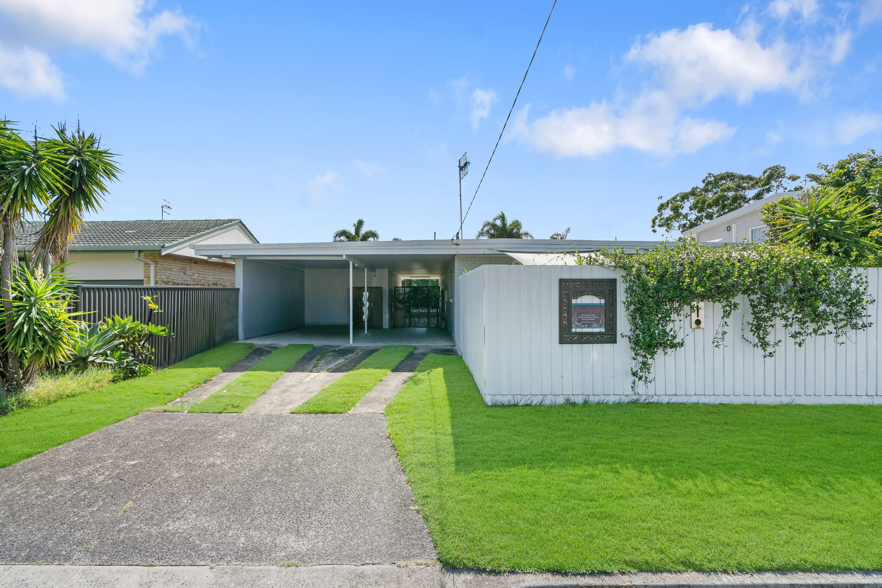 9 Flores Avenue, Palm Beach, QLD 4221