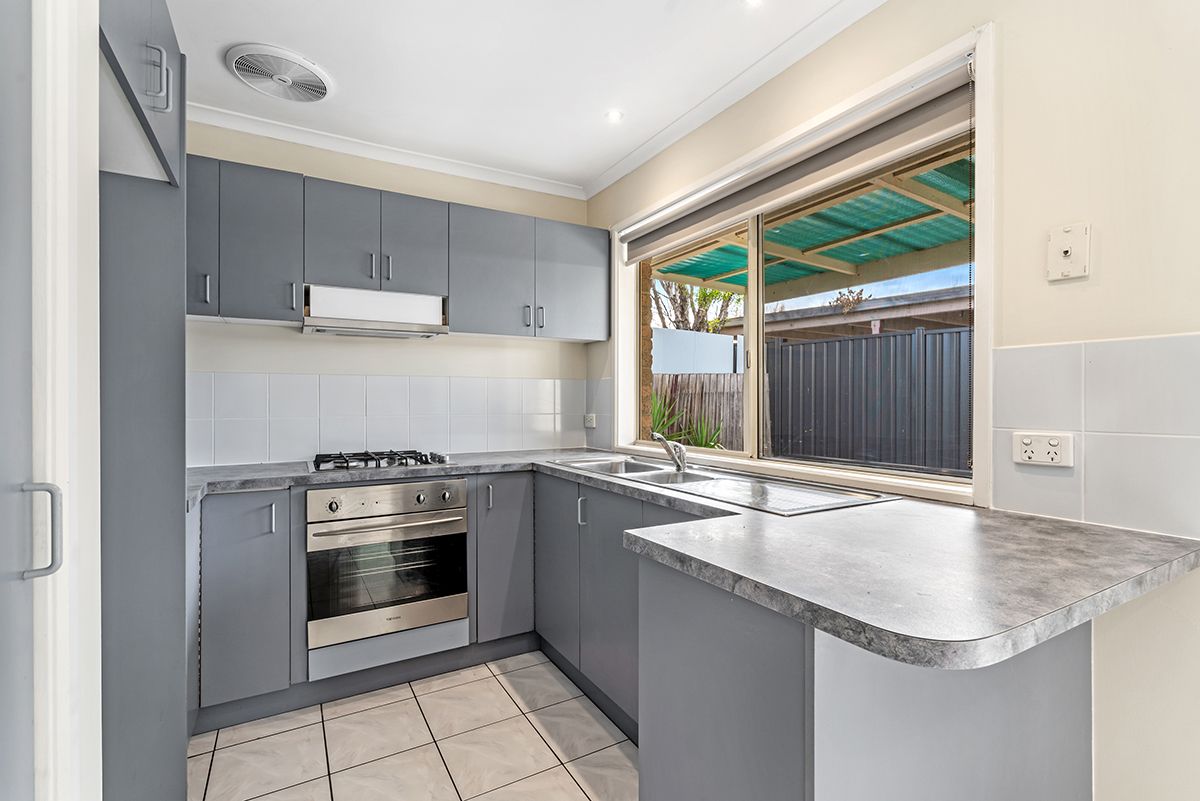 2/4 Amesbury Avenue, Craigieburn, VIC 3064