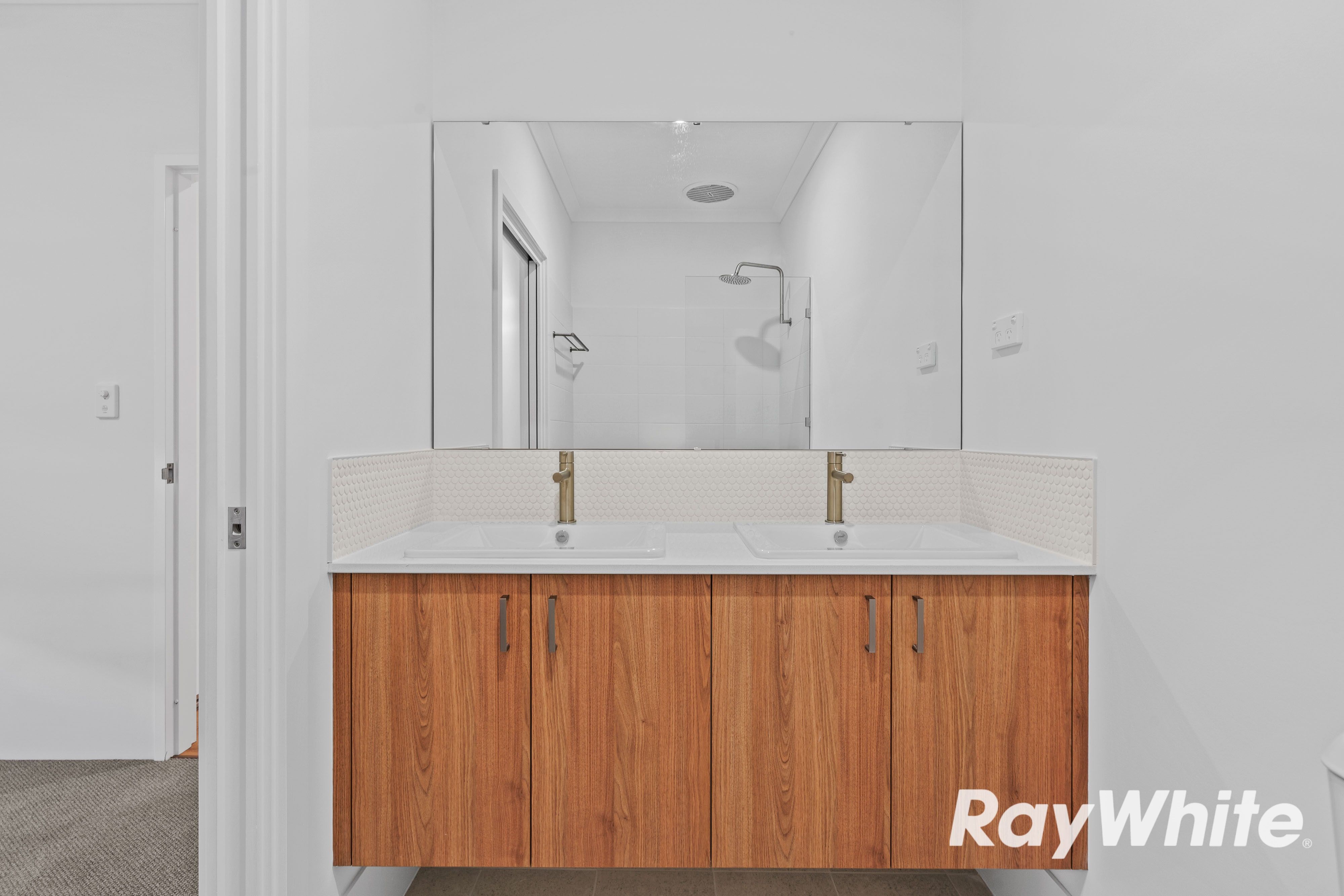 22/101 Oakleigh Drive — photo 7 of 25