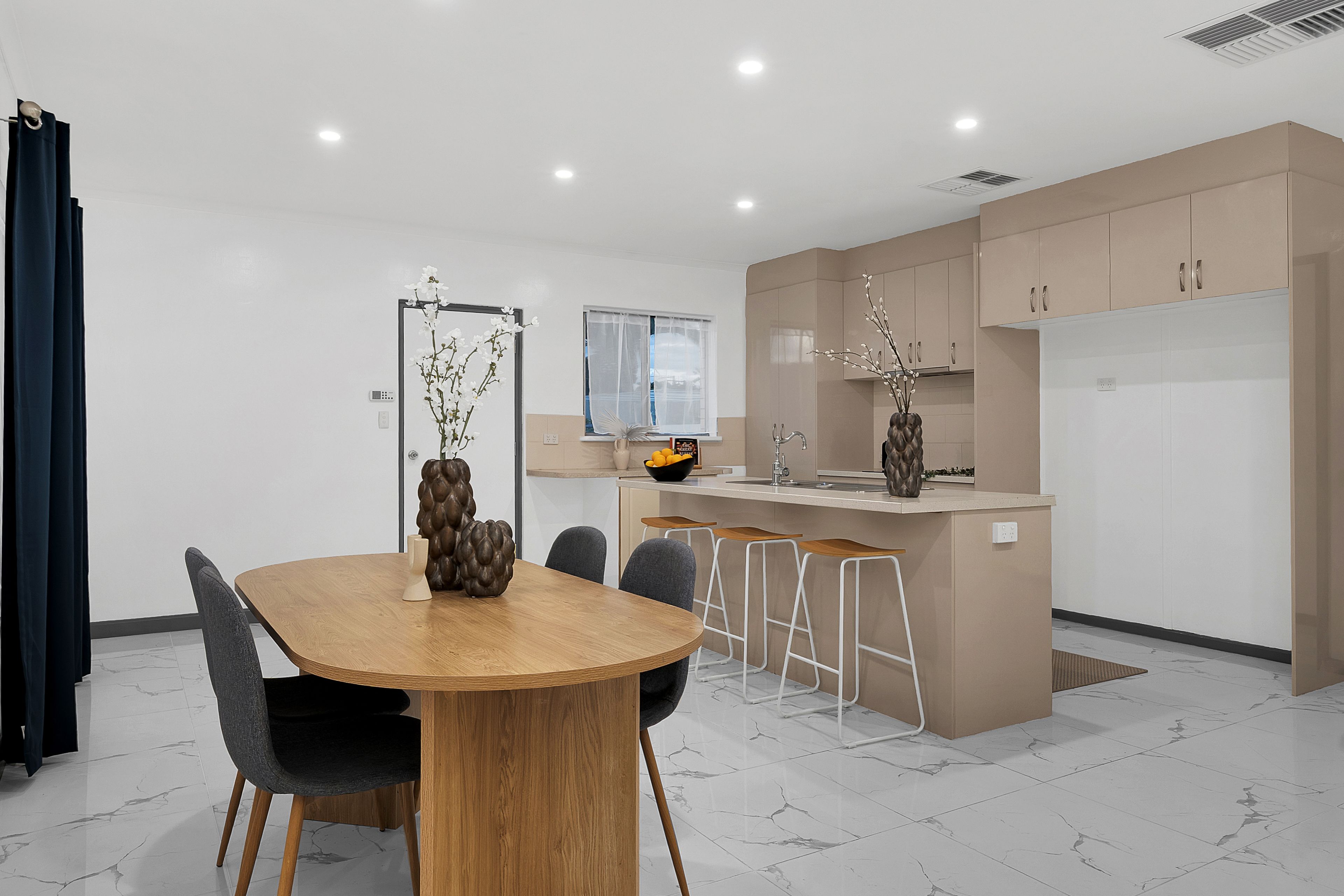 27 Aldershot Avenue — photo 6 of 17