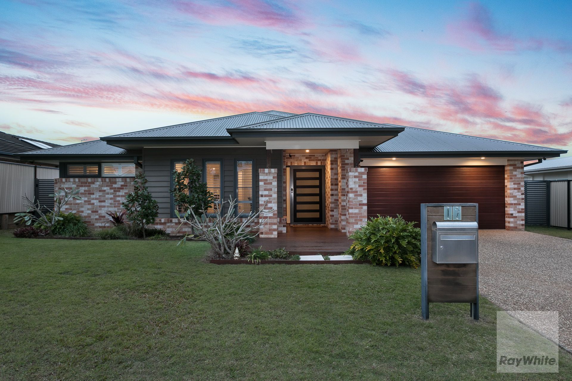 17 Maree Place, Redland Bay QLD 4165