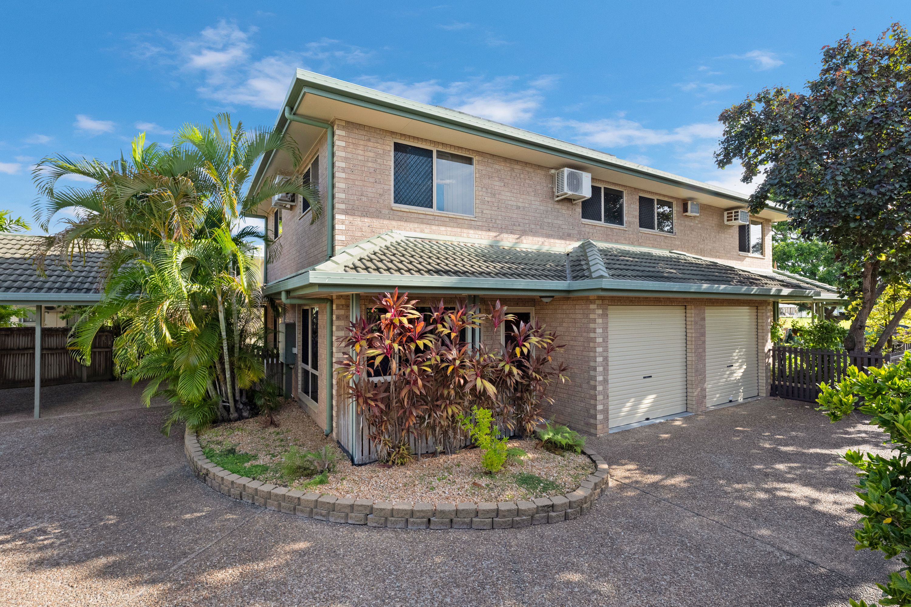2/44 Grosvenor Street, Pimlico, QLD 4812