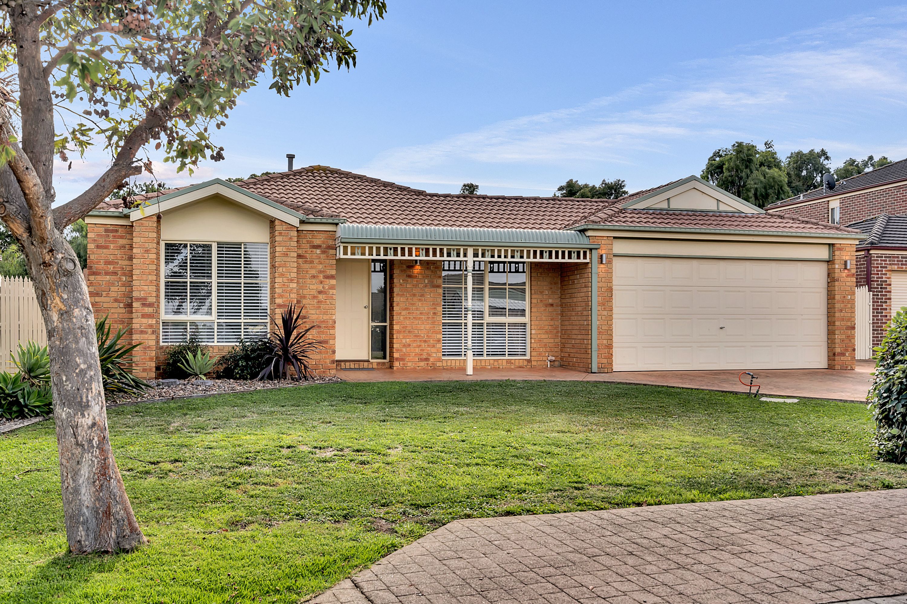 16 Heytesbury Crescent, Craigieburn, VIC 3064