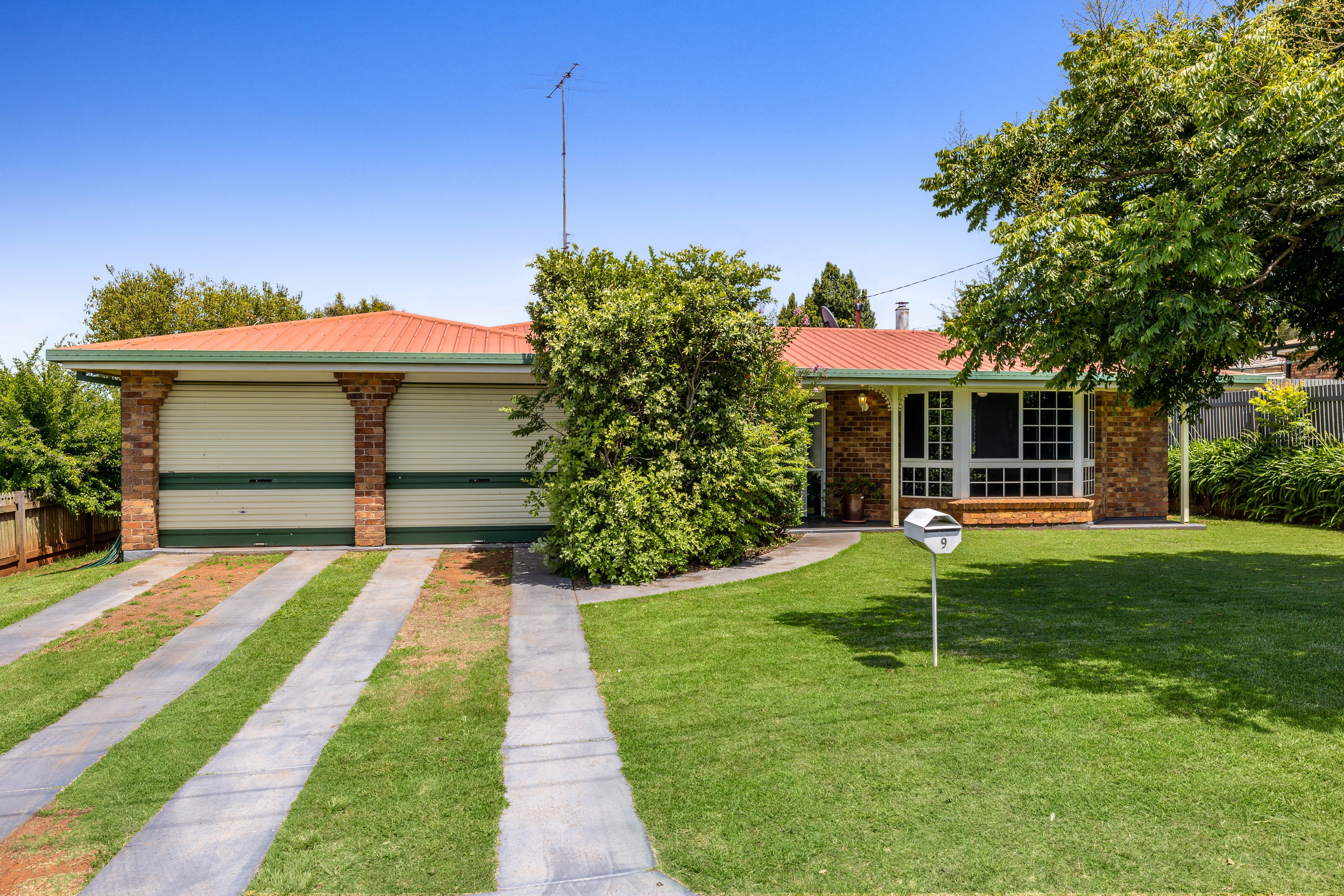 9 Melway Crescent, Harristown QLD 4350