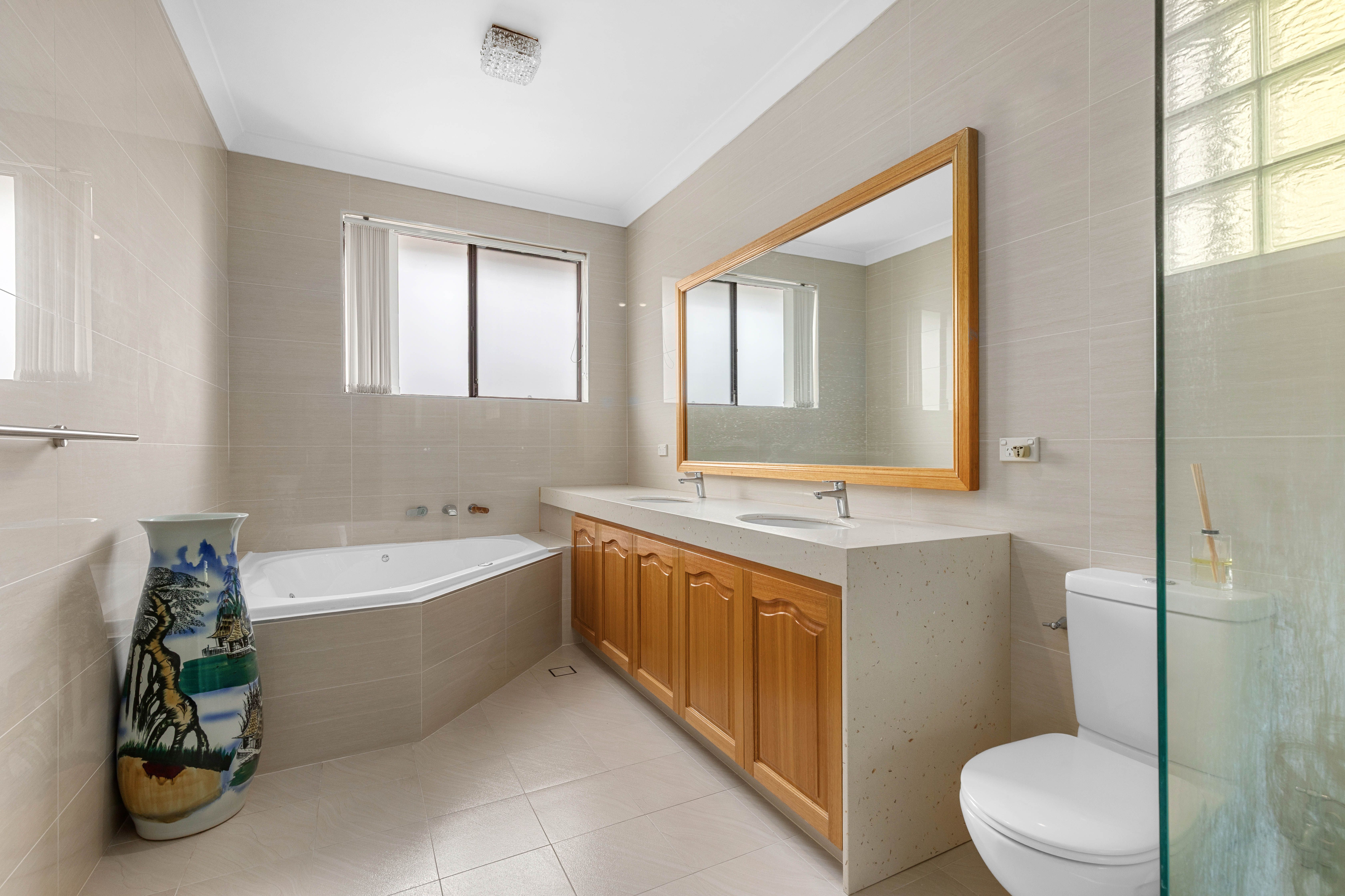 21 Bandain Avenue — photo 8 of 14