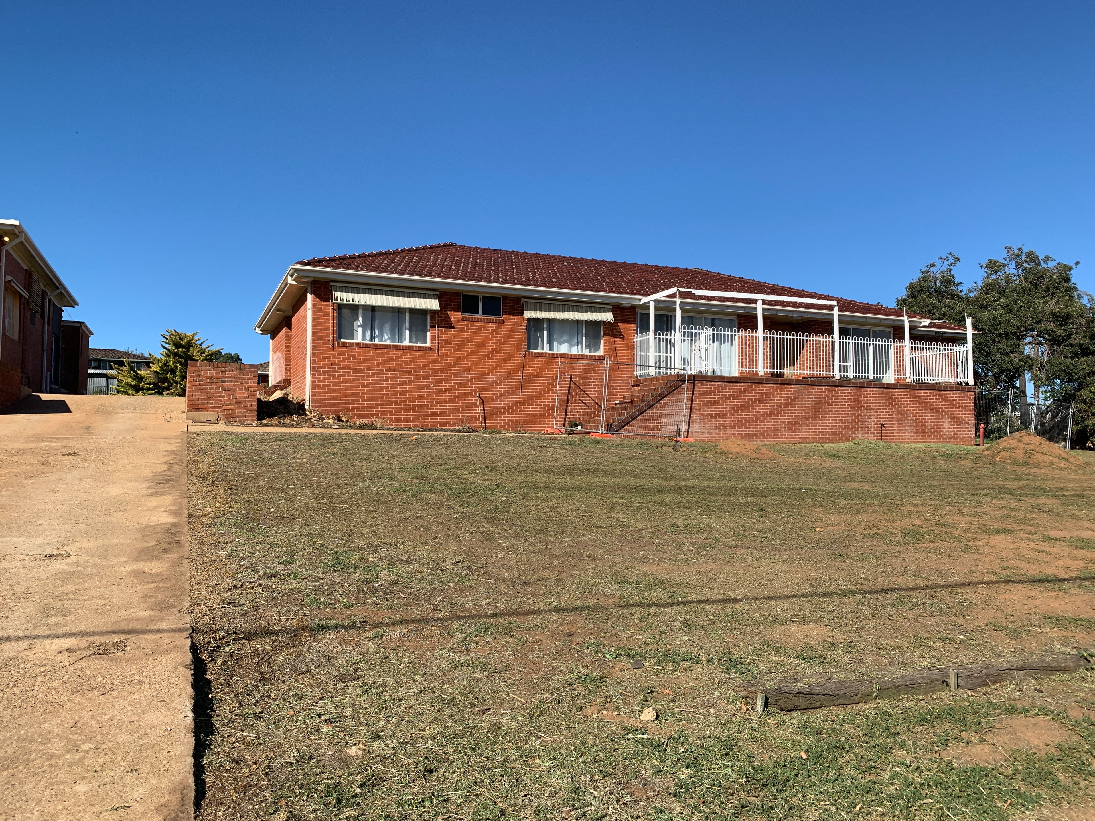1-4/42 Button Avenue, Junee, NSW 2663
