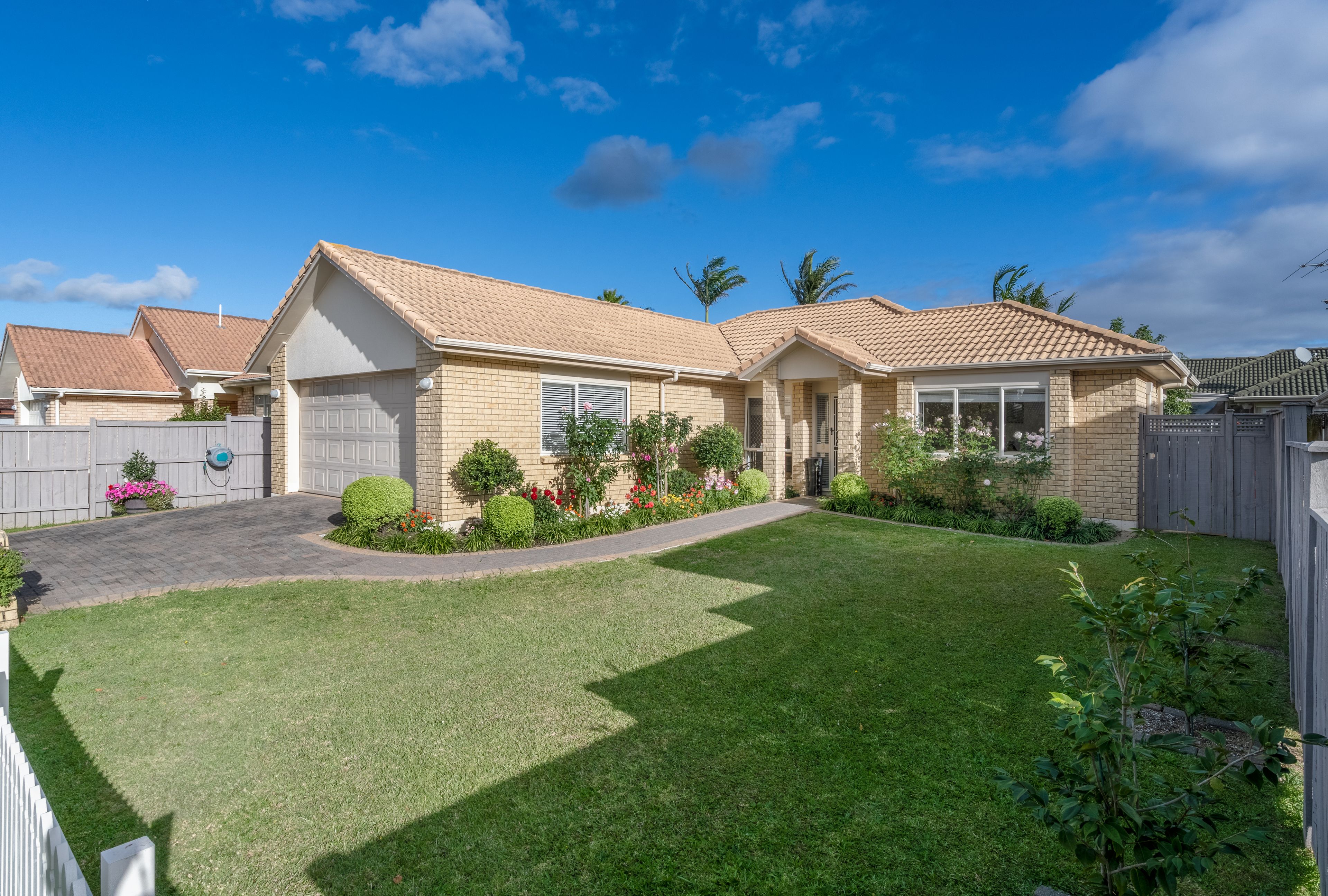 16 Corta Bella Place, Golflands, Manukau City