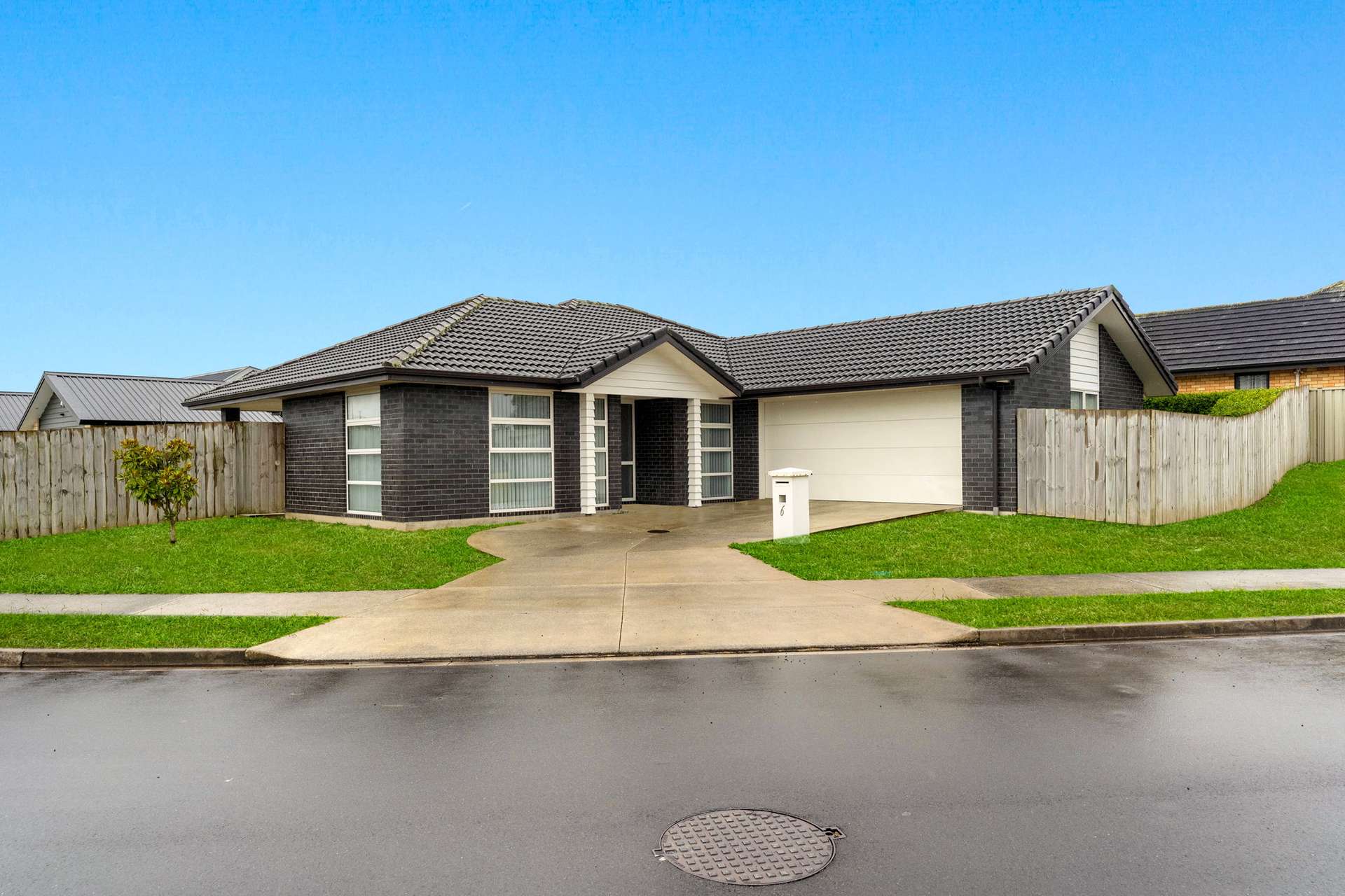 6 Dumas Place photo 0