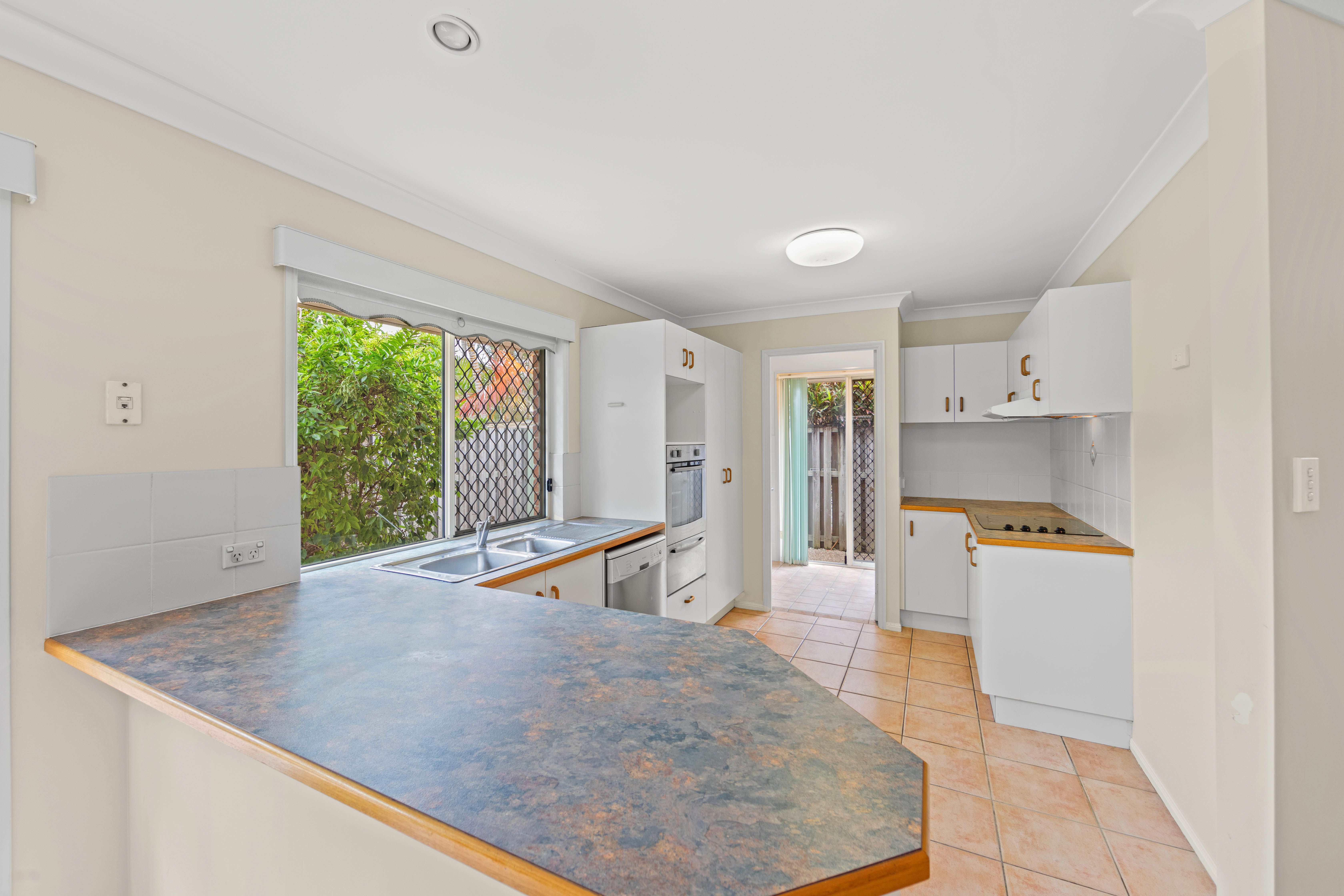 2/5 Maroubra Court, Varsity Lakes, QLD 4227