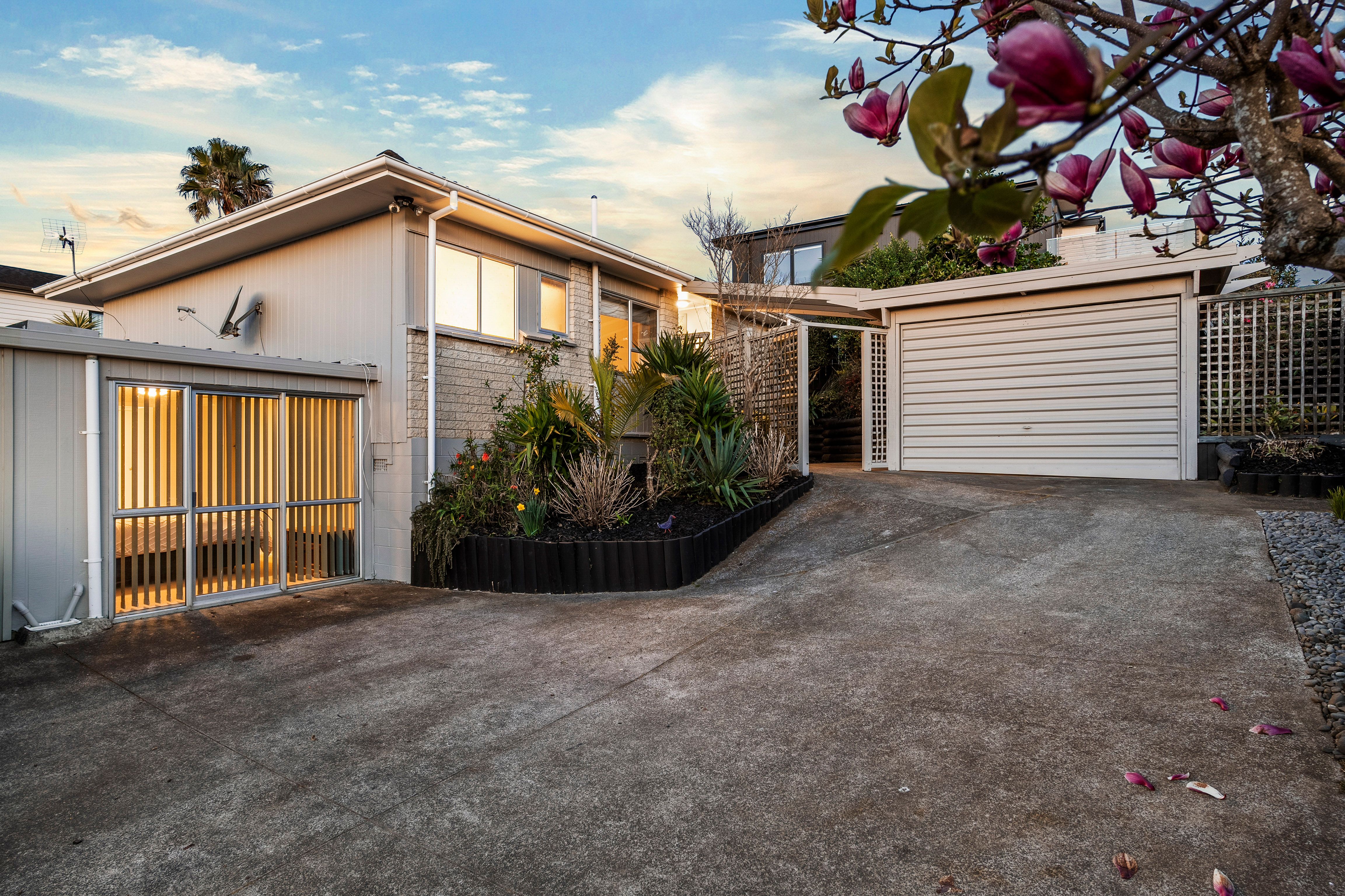2/12 Dalwhinnie Parade, Highland Park, Manukau City