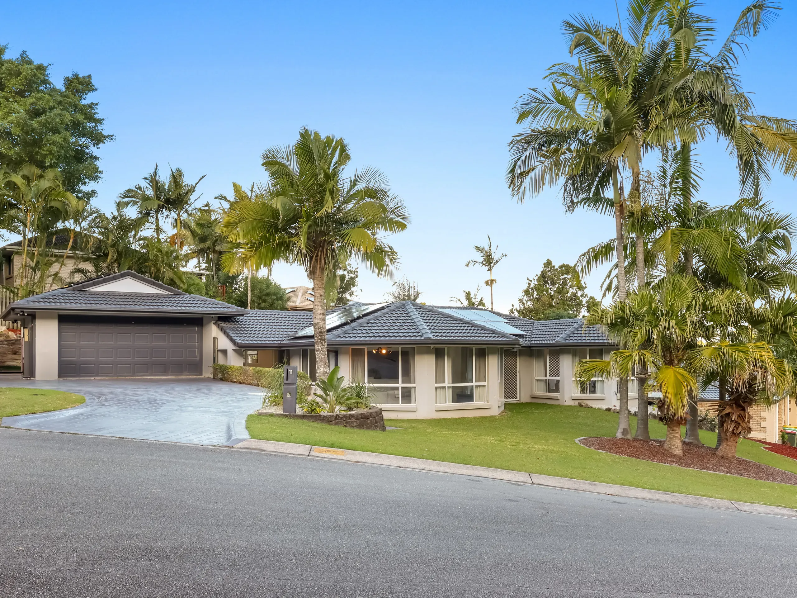 11 Clipperton Chase, Pacific Pines, QLD 4211