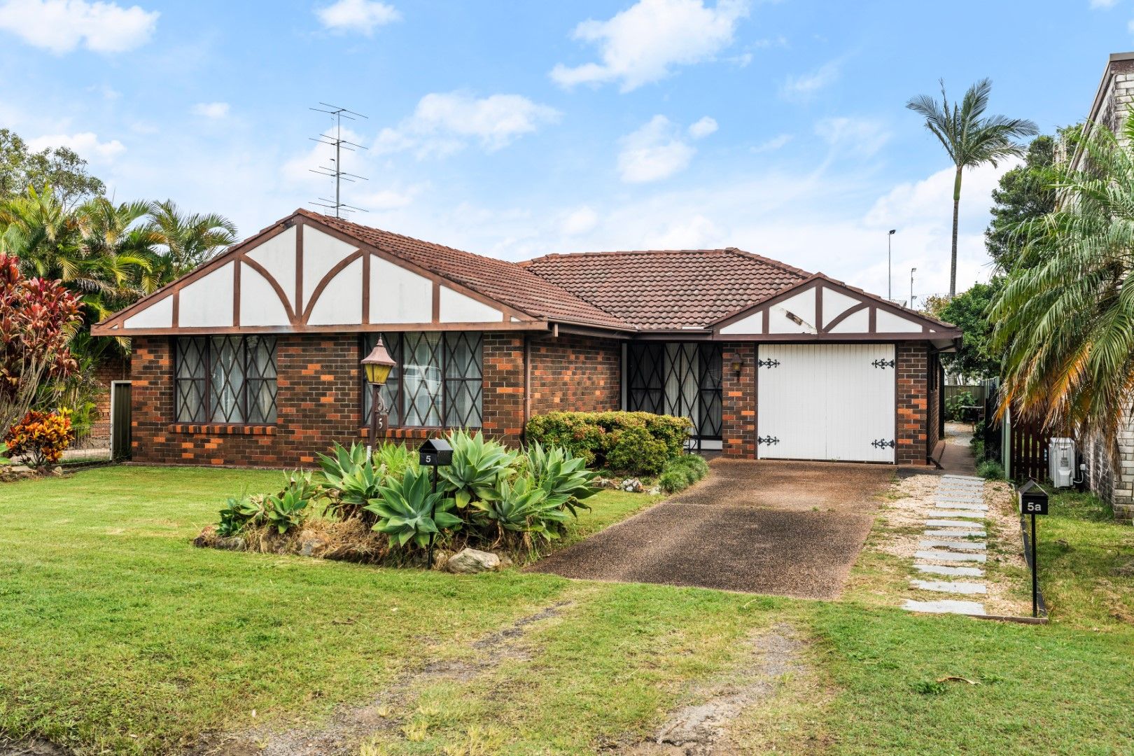 5 and 5a Edward Street, Budgewoi, NSW 2262