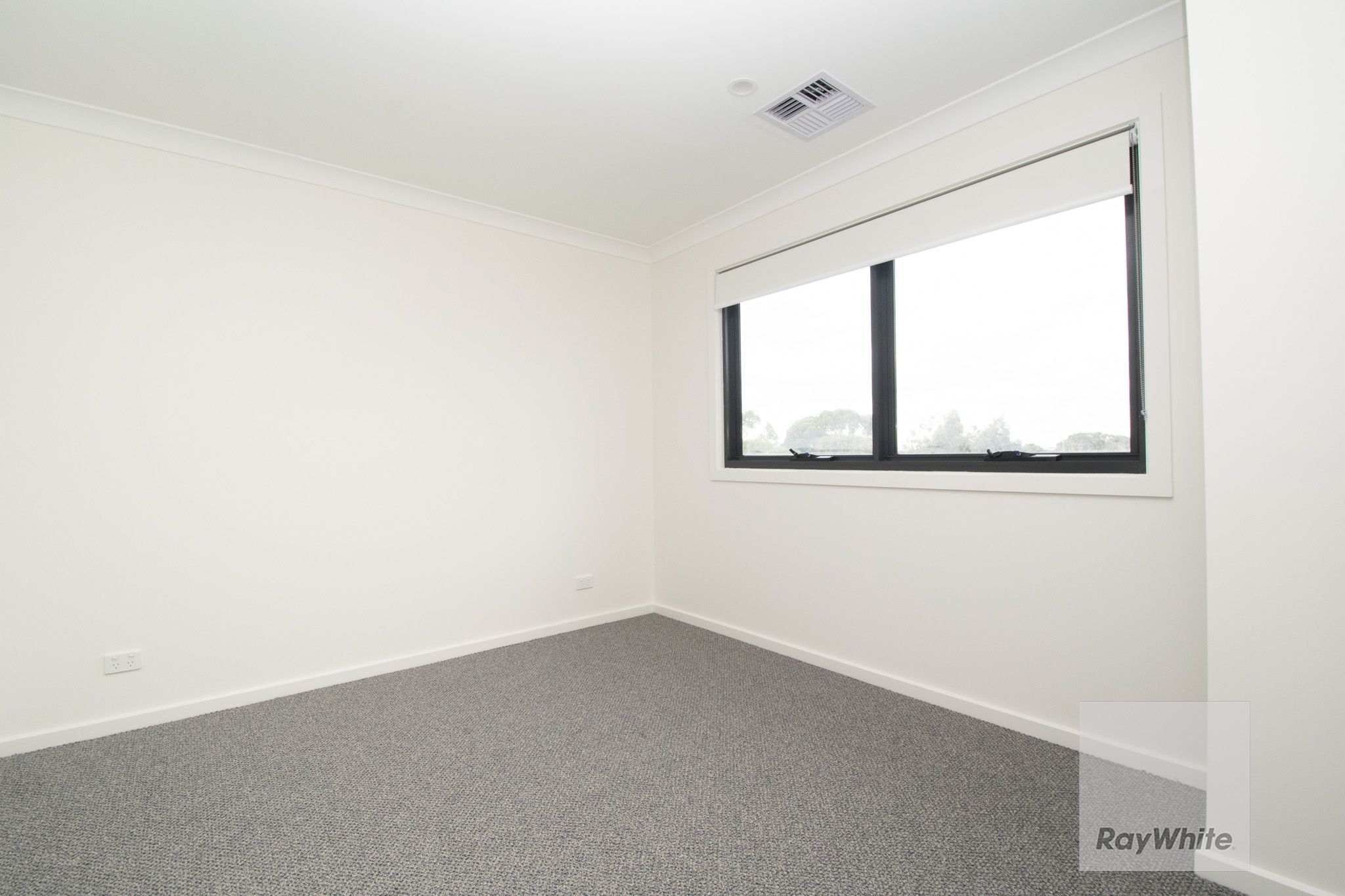 51 Swindon Crescent — photo 4 of 8