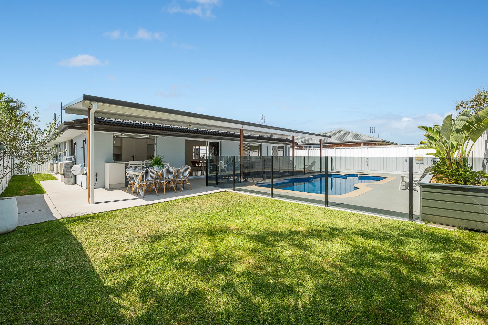 10 Menindee Avenue, Coombabah, QLD 4216