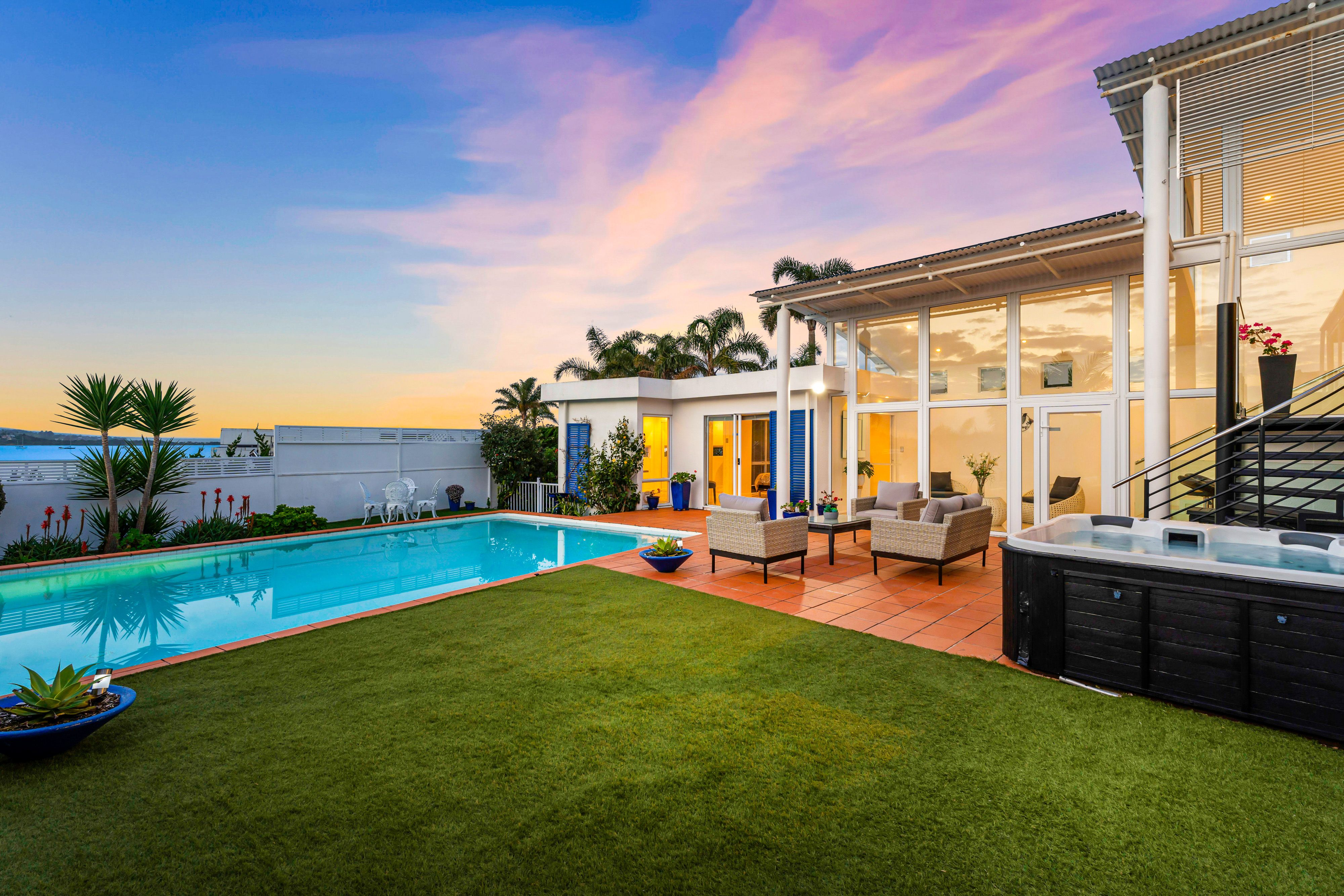 100 Bramley Drive, Farm Cove, Manukau City
