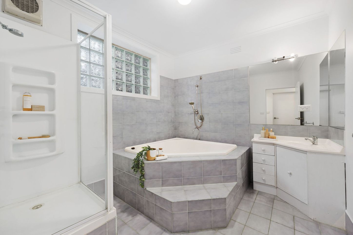 40 Oakpark Drive — photo 8 of 9