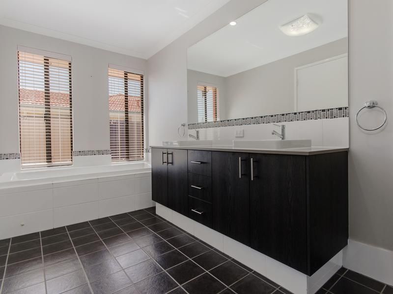 4 Vila Do Porto Crescent — photo 10 of 29