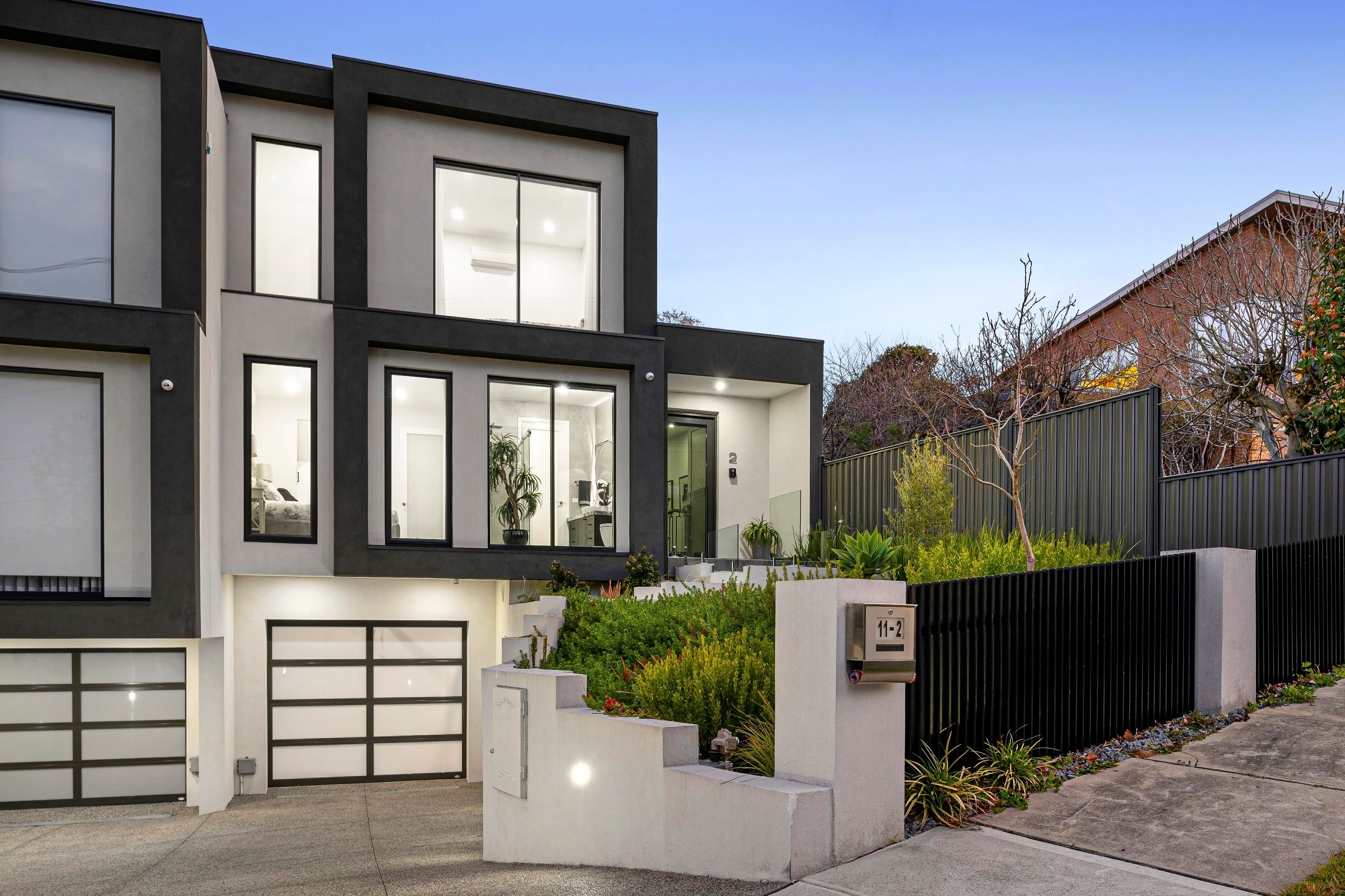 11 Lind Street, Strathmore VIC 3041