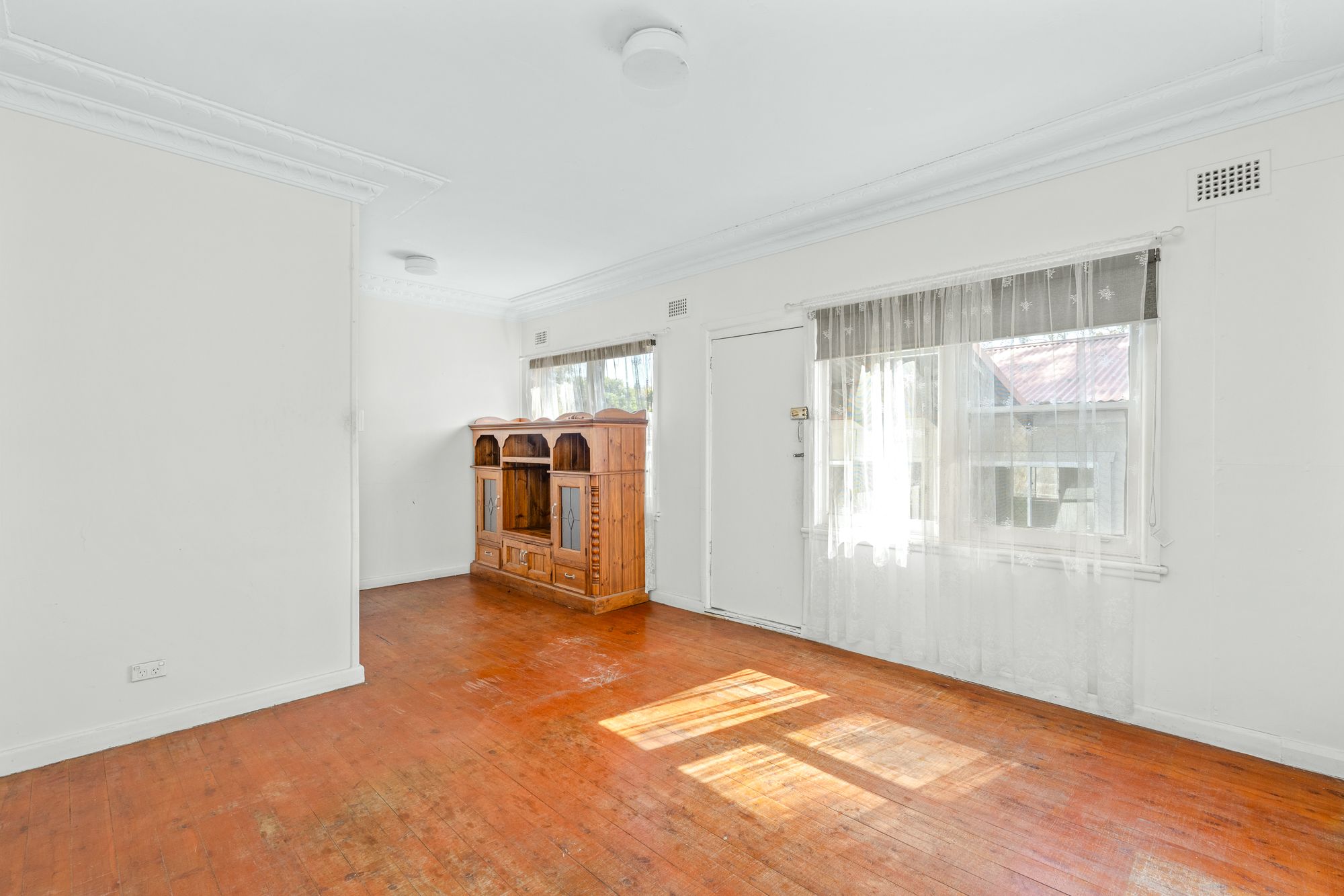 187 Wentworth Avenue — photo 3 of 13