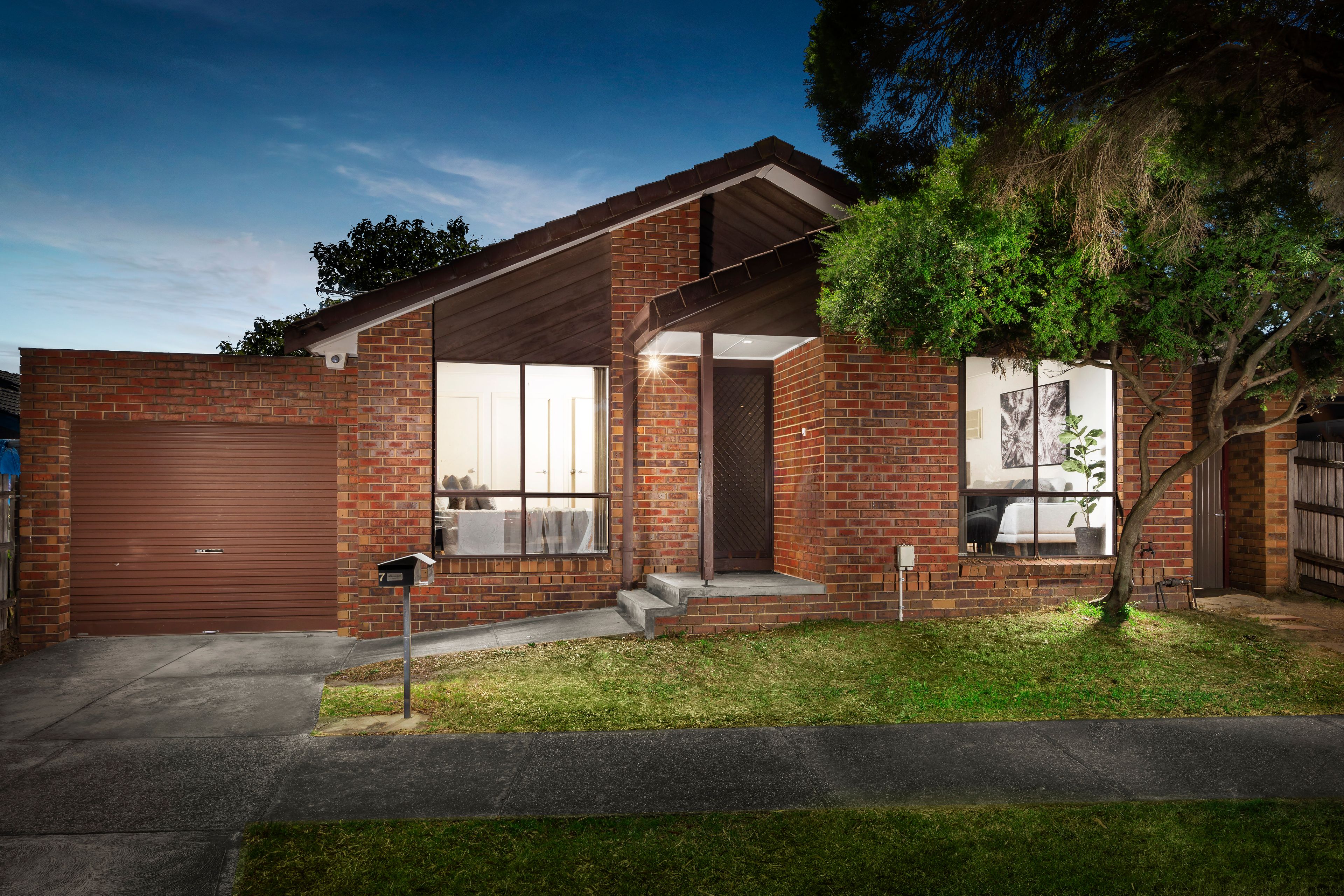 7 Bachli Close, Mill Park VIC 3082