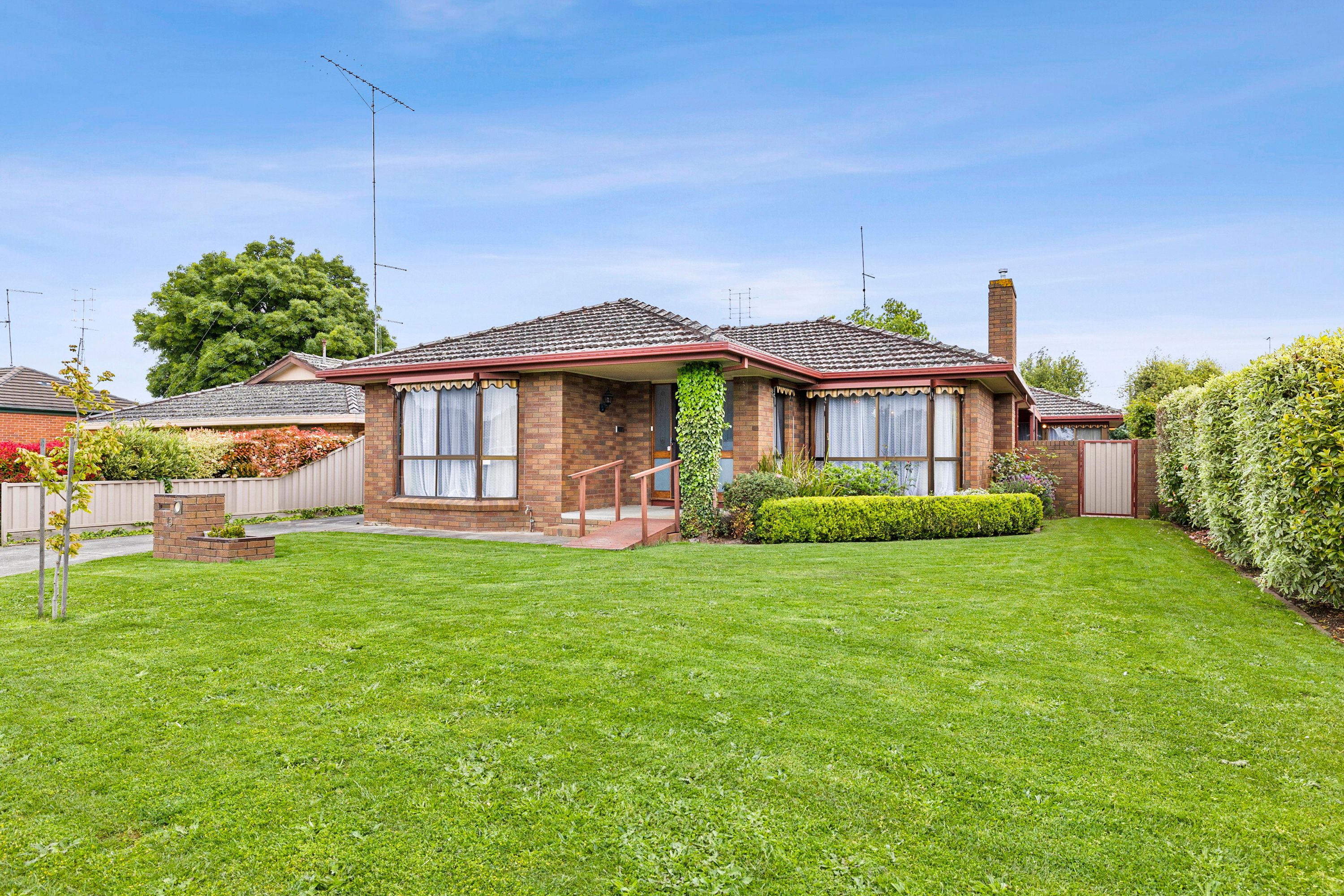 15 Shaw Avenue, Wendouree VIC 3355