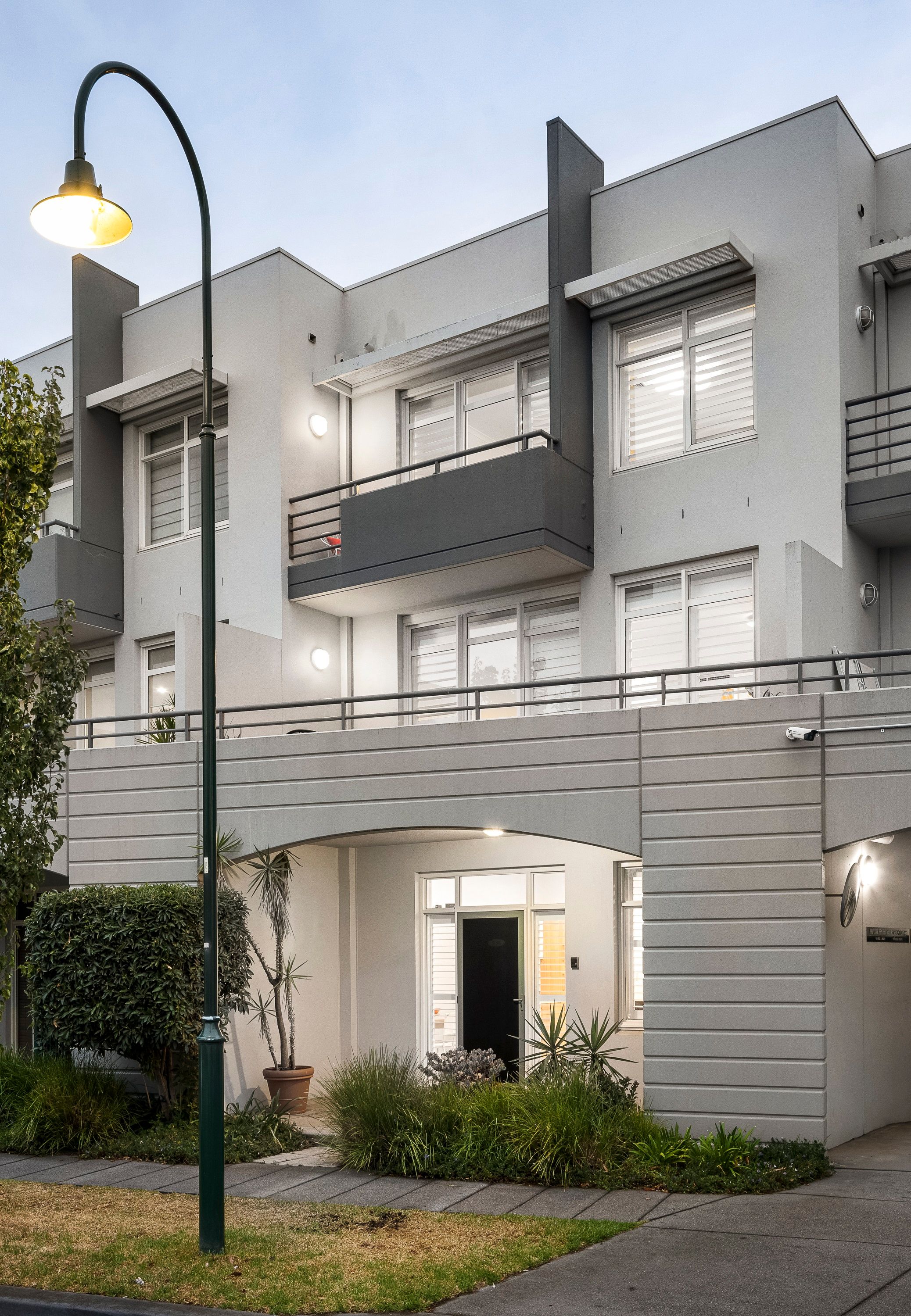 8/105 Beach Street, Port Melbourne, VIC 3207