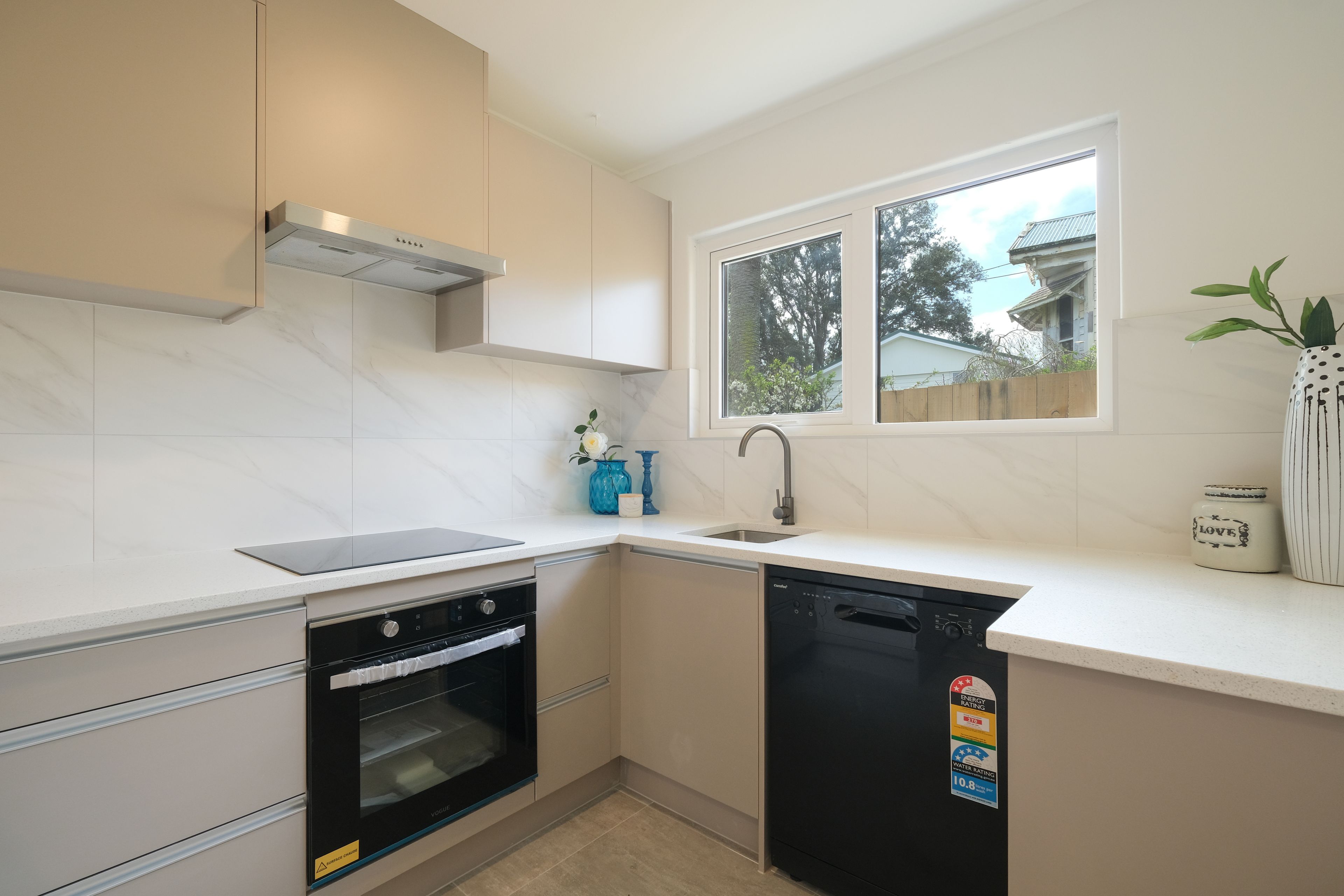 2/188 Blockhouse Bay Road, Avondale, Auckland City