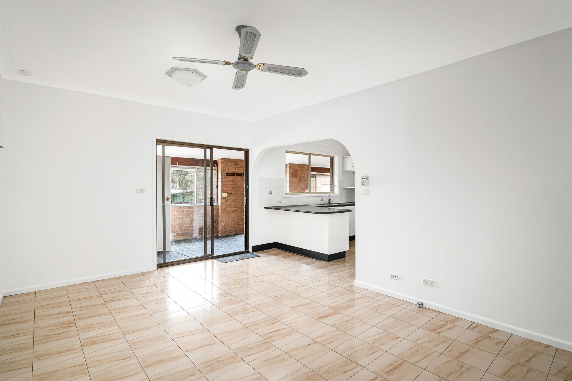 48 Oleander Street — photo 4 of 11