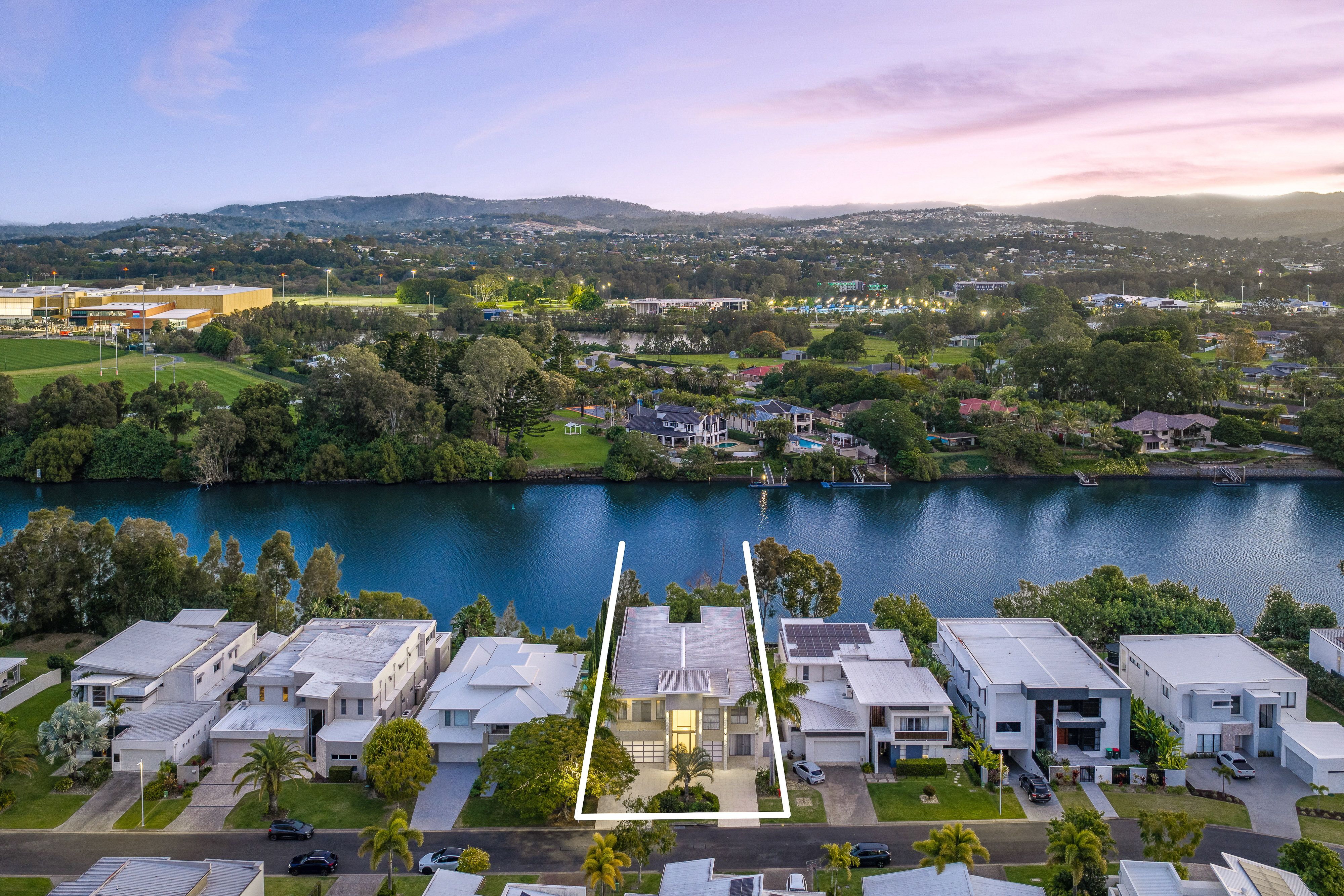 4004 The Boulevarde, Benowa, QLD 4217