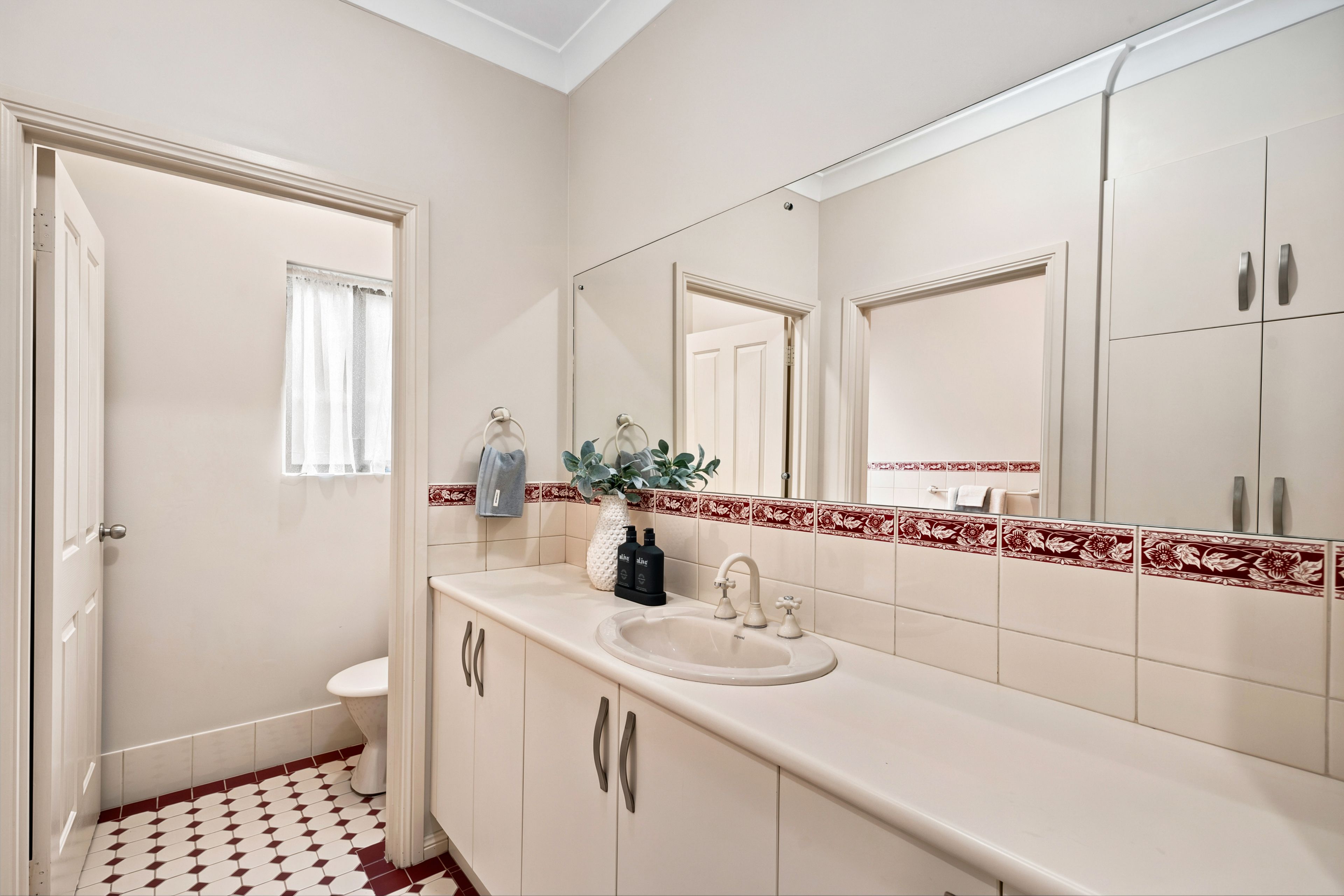23 Douglas Avenue — photo 12 of 23