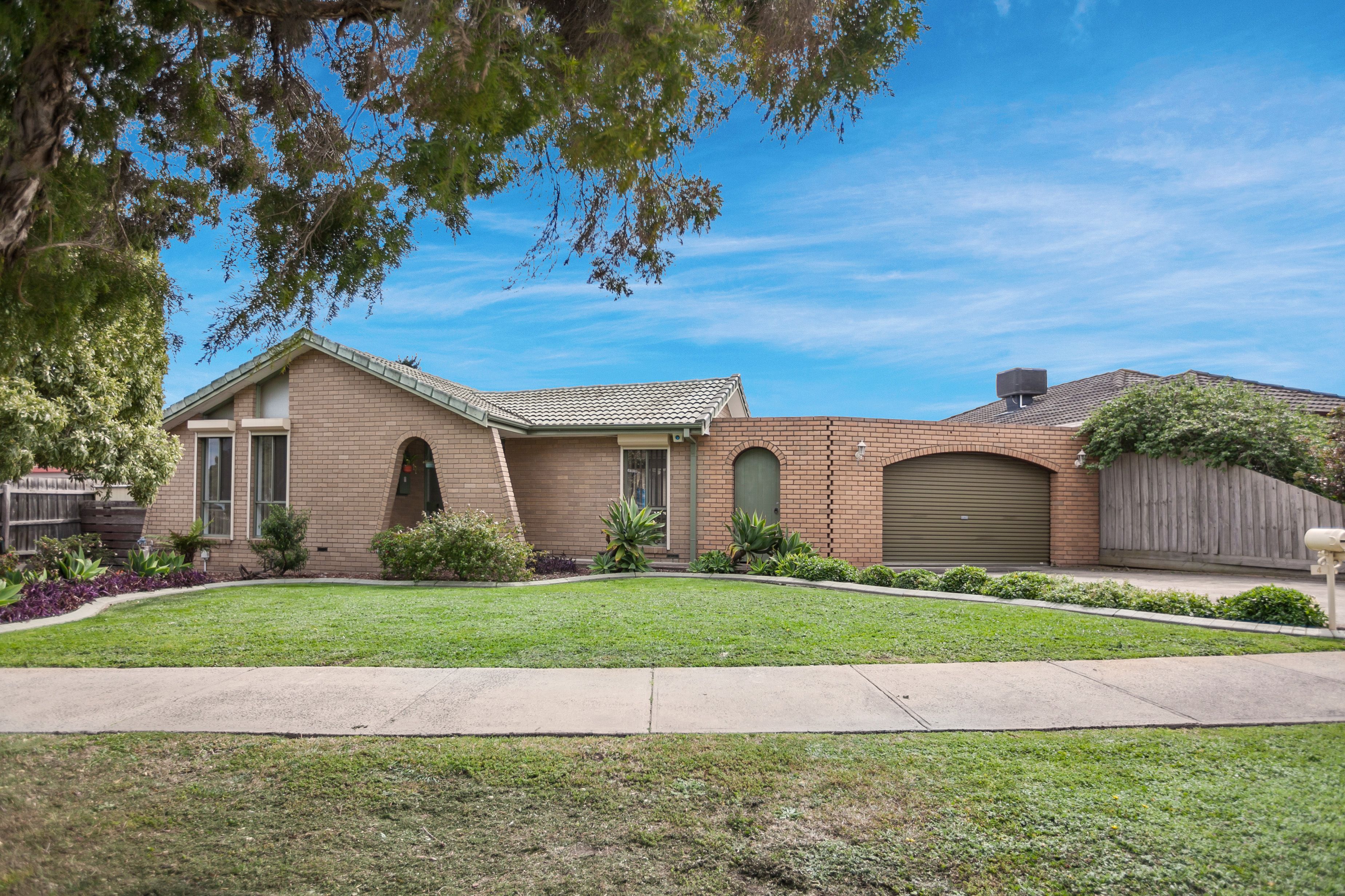 4 Madigan Crescent, Mill Park, VIC 3082