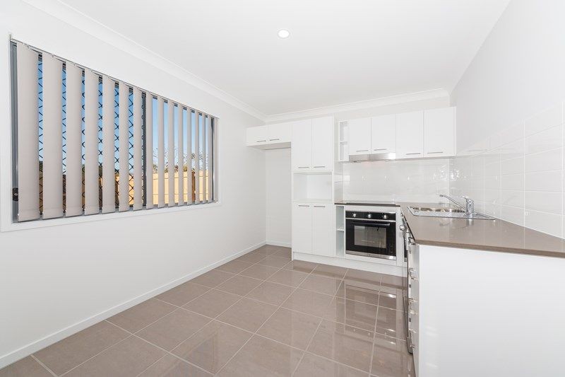 2/122a Klingner Road, Redcliffe, QLD 4020