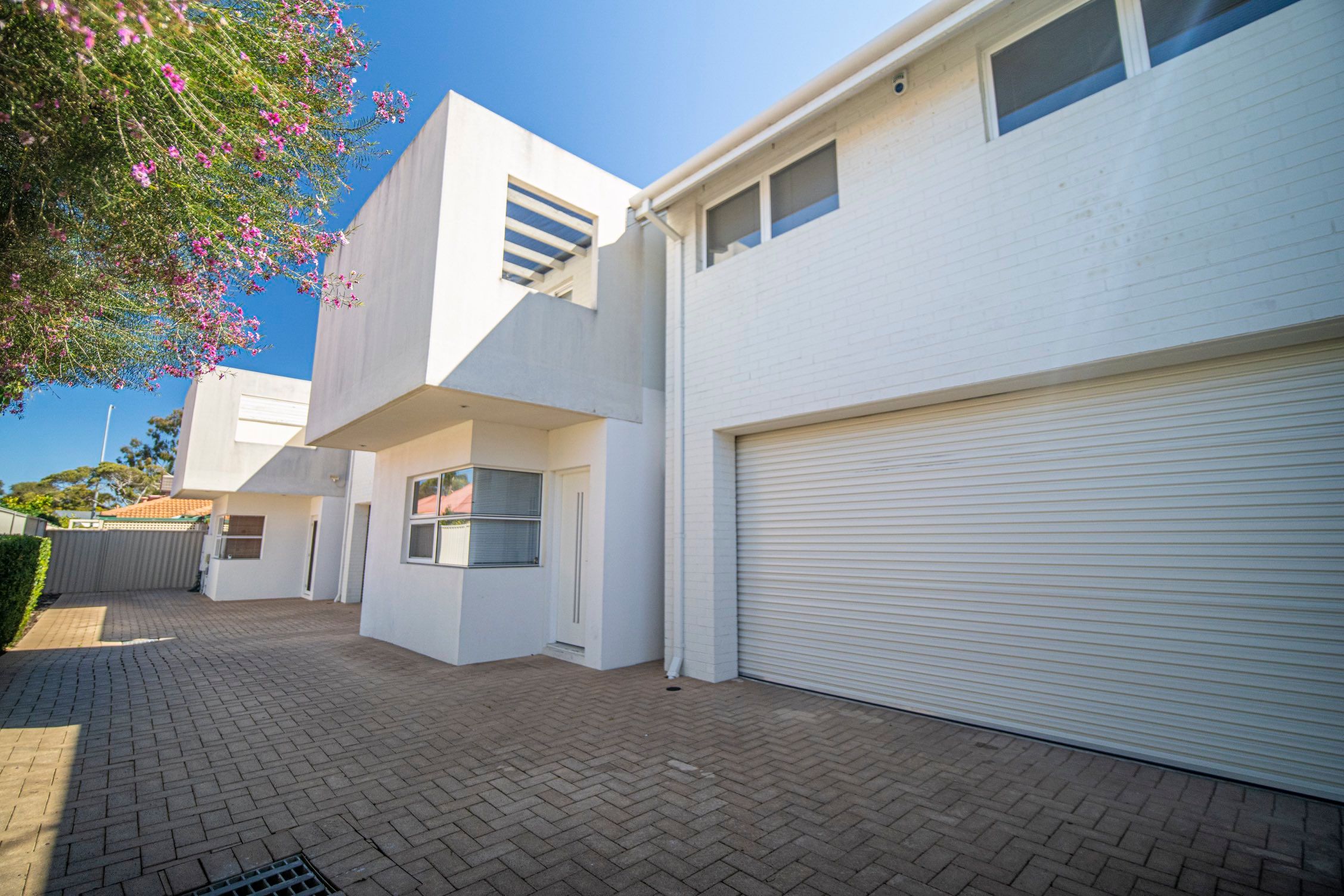 2/76 Gladstone Road — photo from Ray White Urban Springs