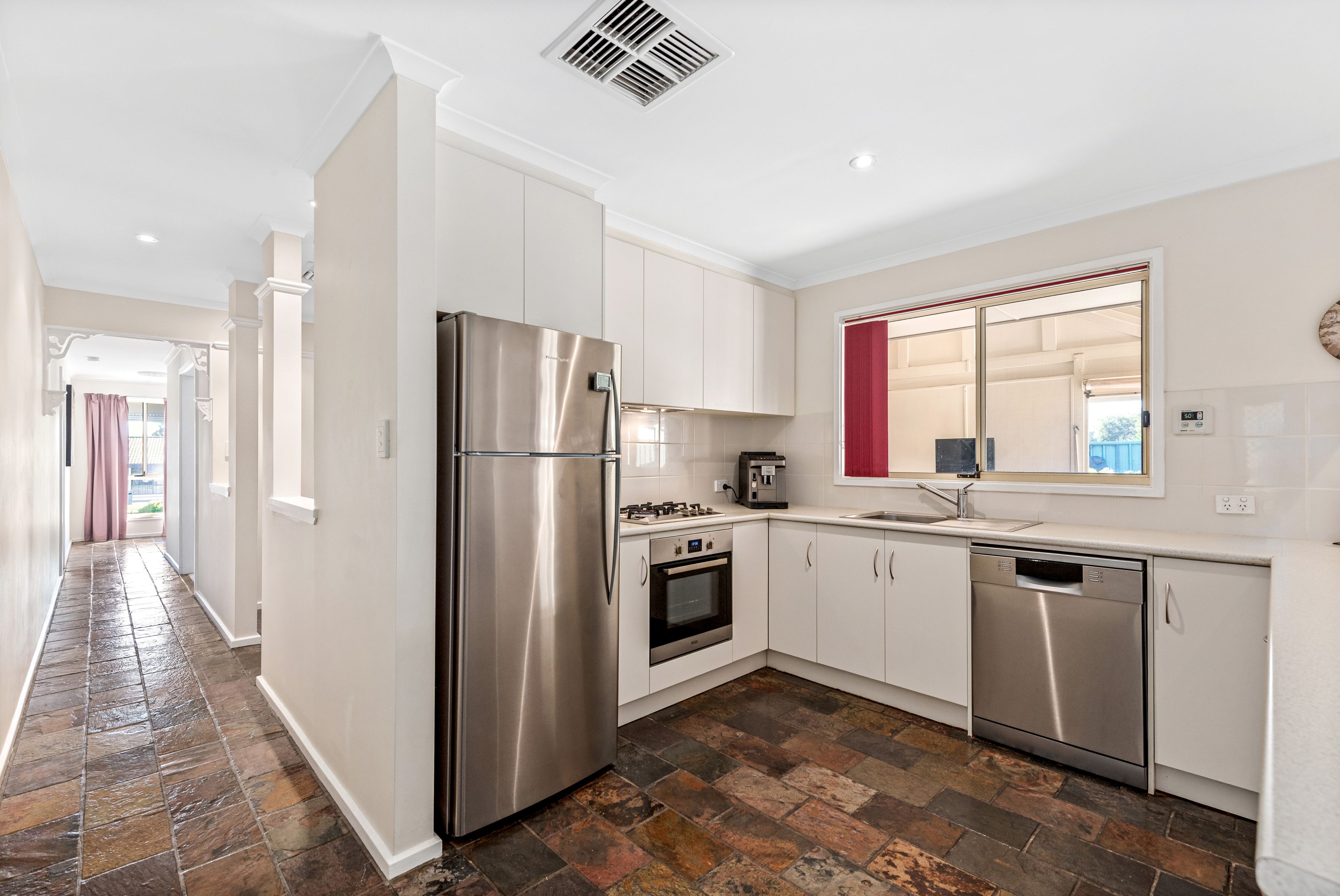 27 Kooyonga Way — photo 6 of 25