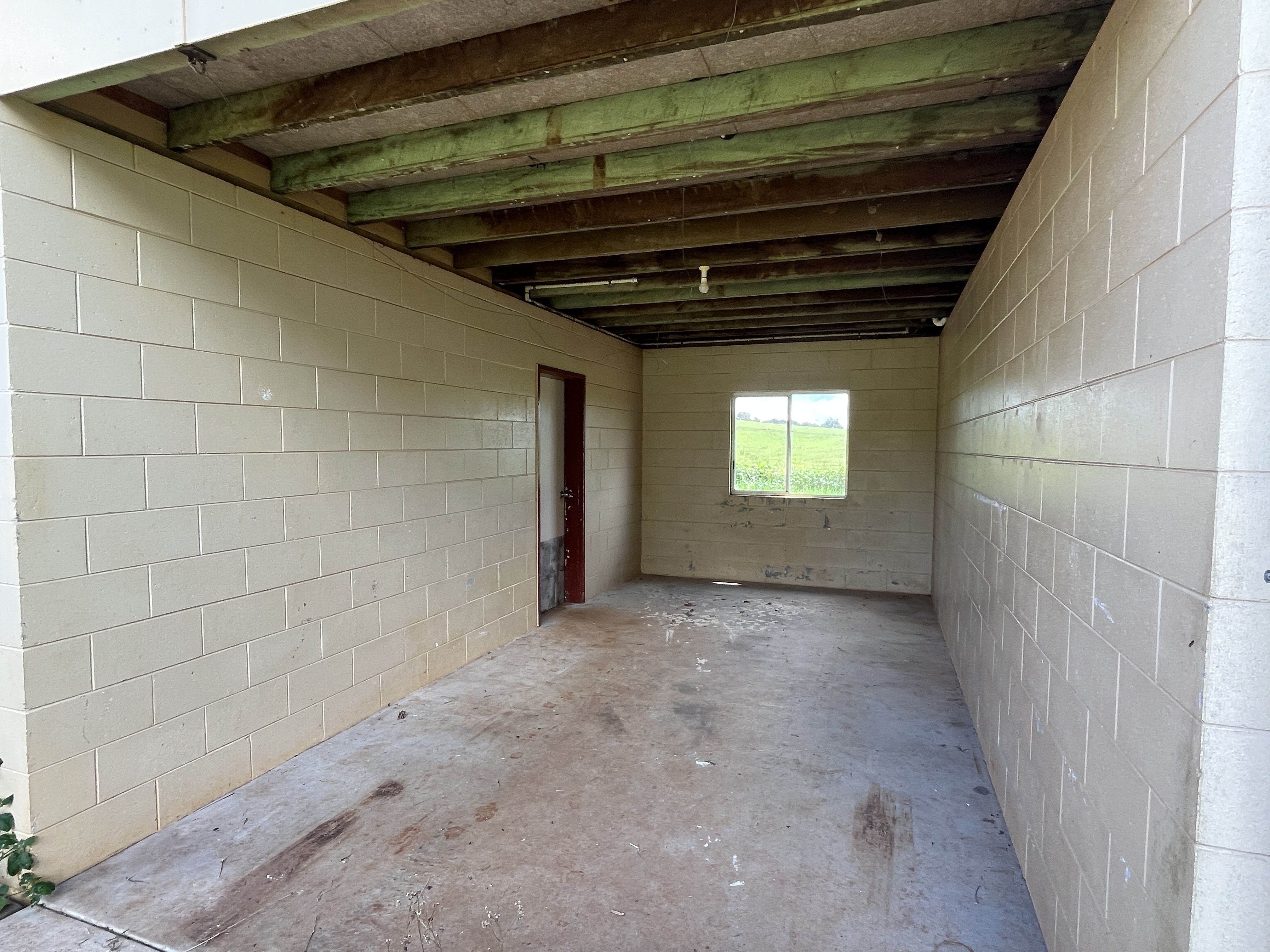 476A Russell Road — photo 14 of 16