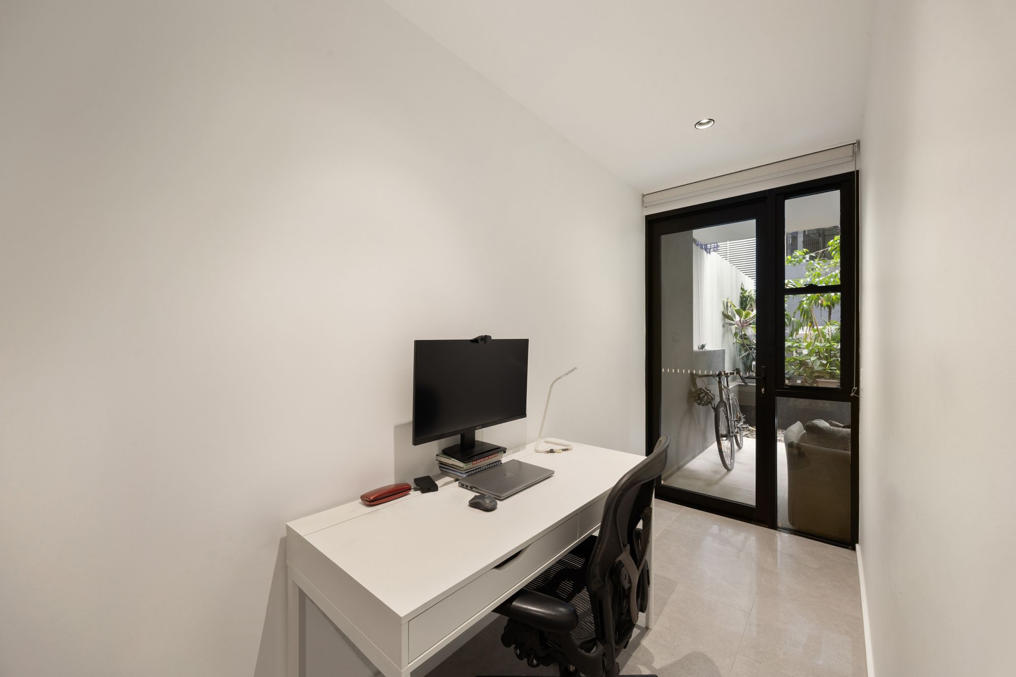 Three-bedroom courtyard apartment in the heart of Teneriffe — photo 9 of 14