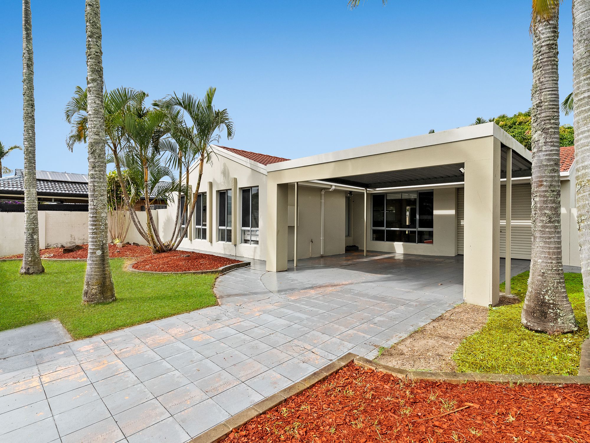 15 Tekapo Street, Broadbeach Waters, QLD 4218
