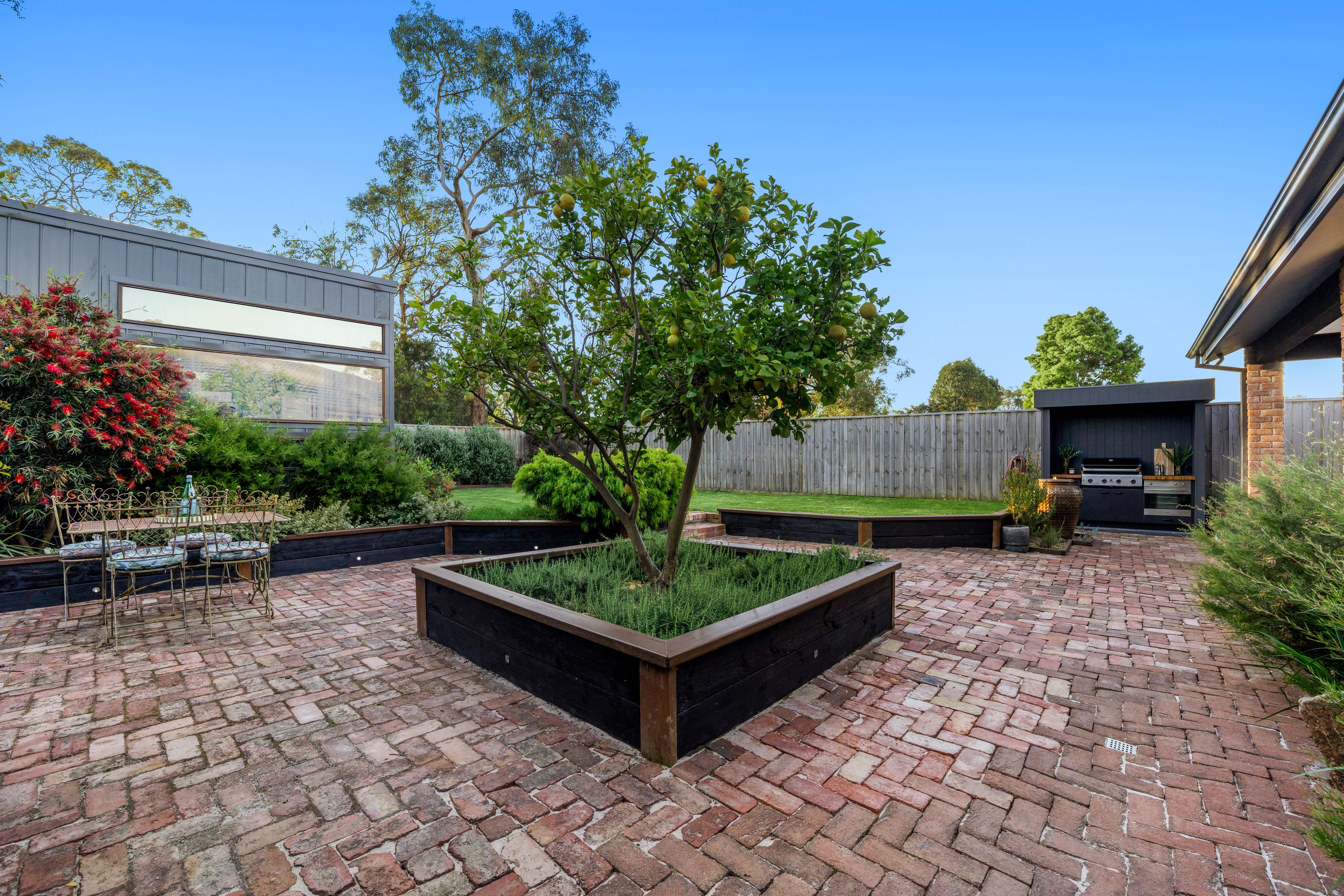 12 Dartnell Close — photo 3 of 24