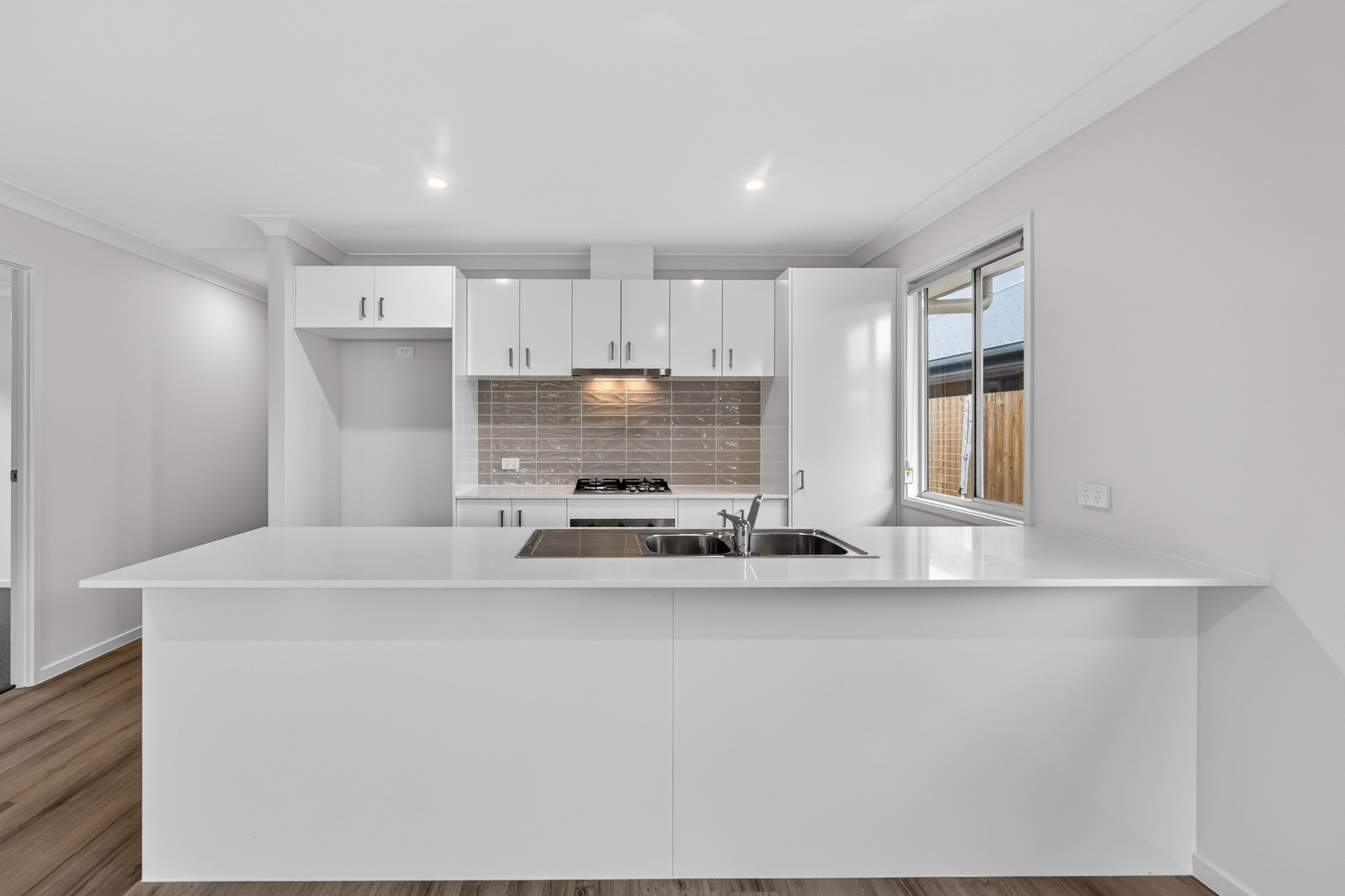 92 Marsdenia Drive — photo 3 of 16