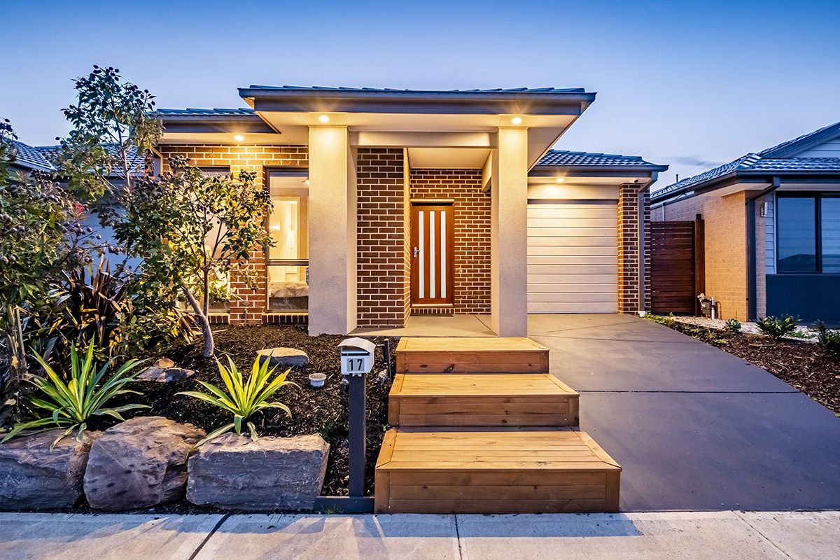 17 Trainers Way, Clyde North VIC 3978