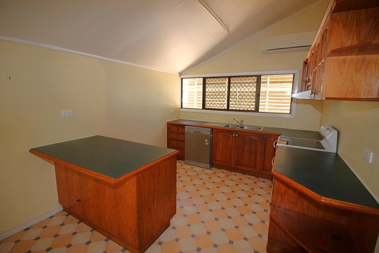 4 Aplin Street, CHARTERS TOWERS CITY, QLD 4820