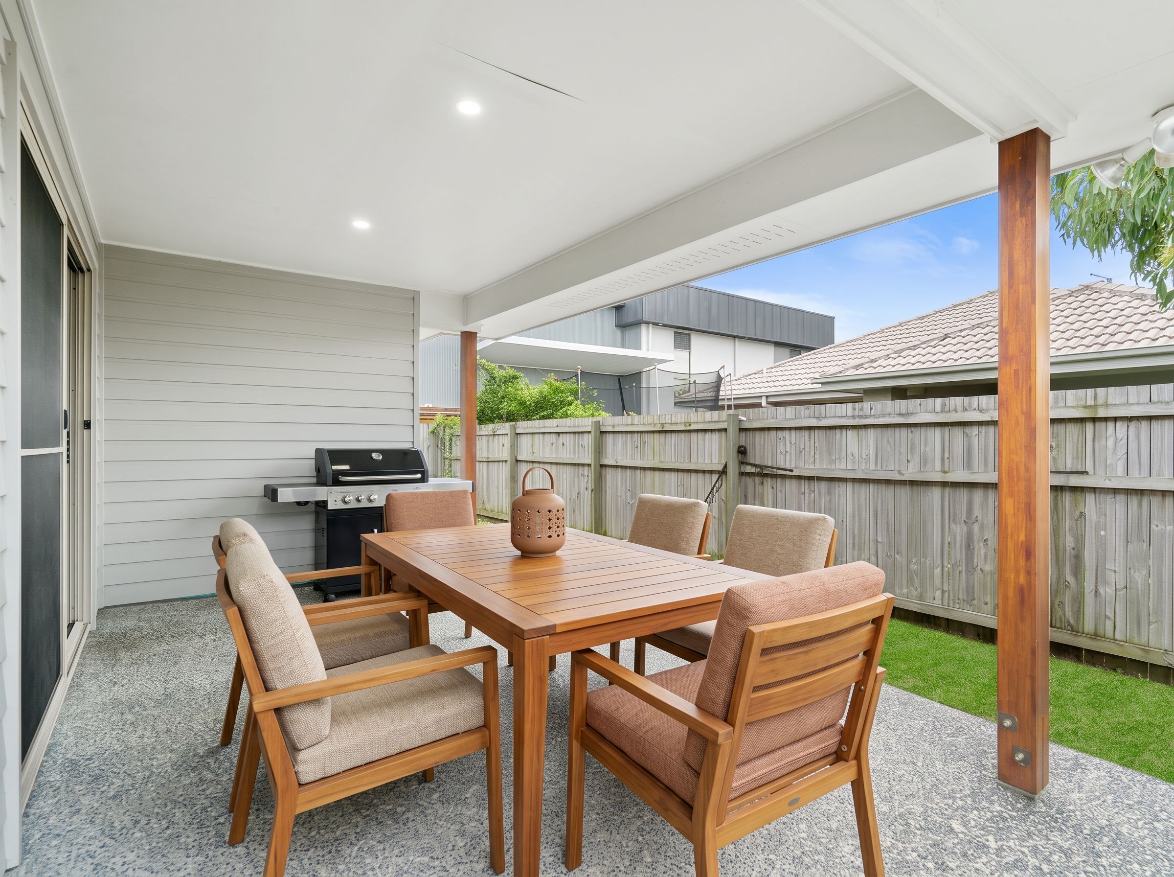16 Hollyoak Crescent — photo 14 of 15