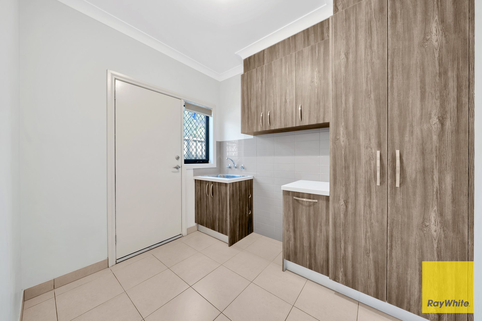 12 Mckenzie Crescent — photo 17 of 26