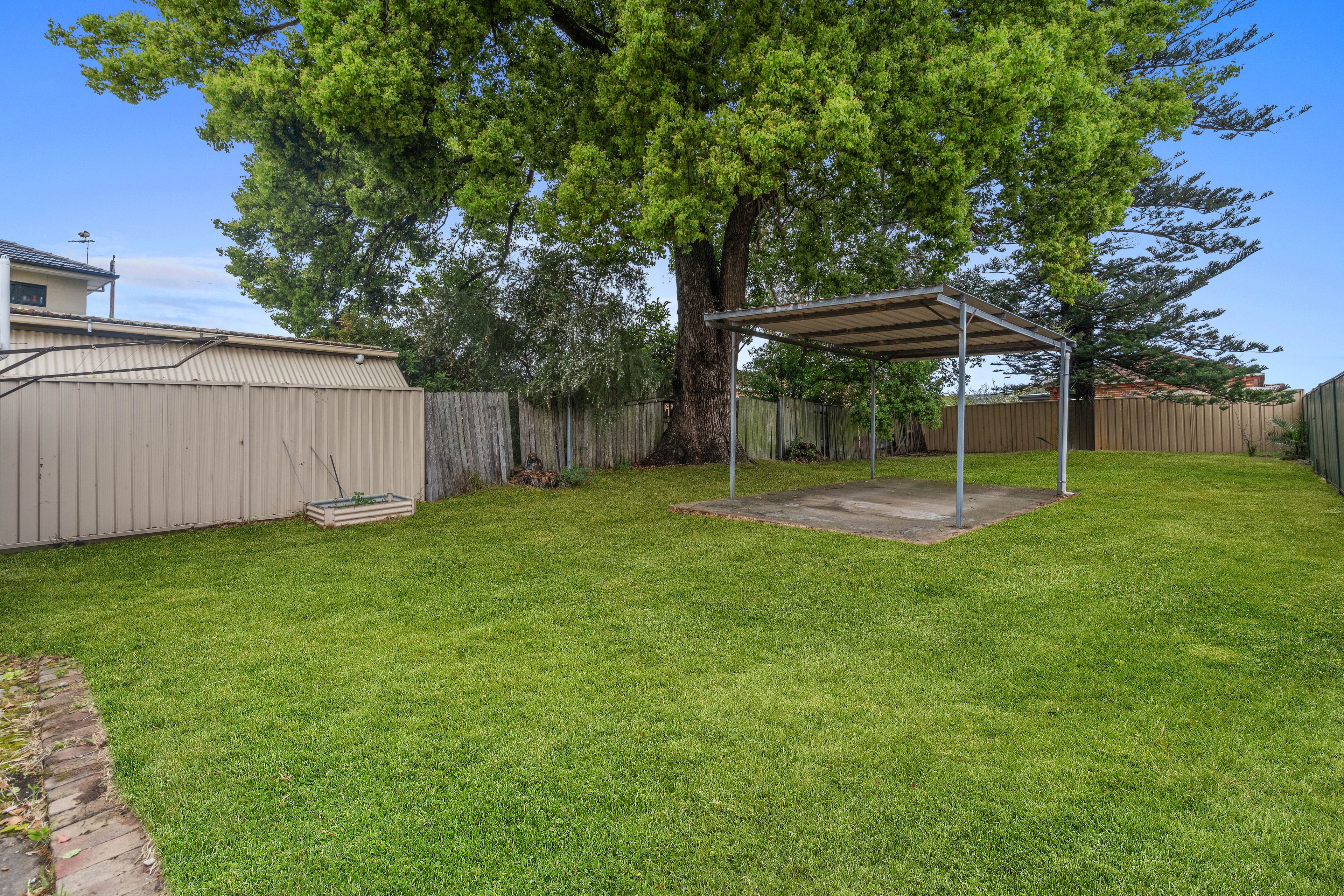652 Forest Road — photo 7 of 8