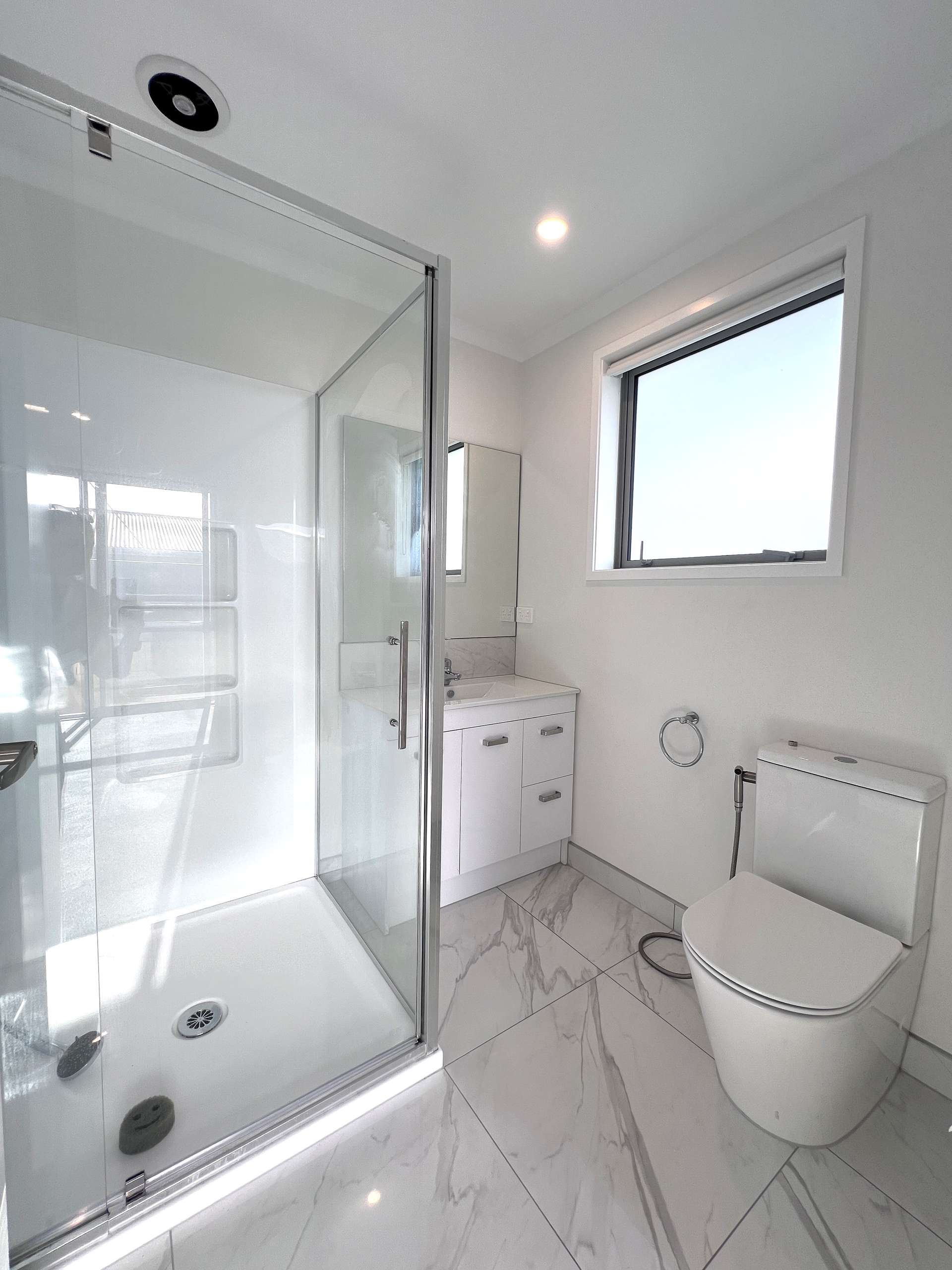 11B Humber Crescent photo 8