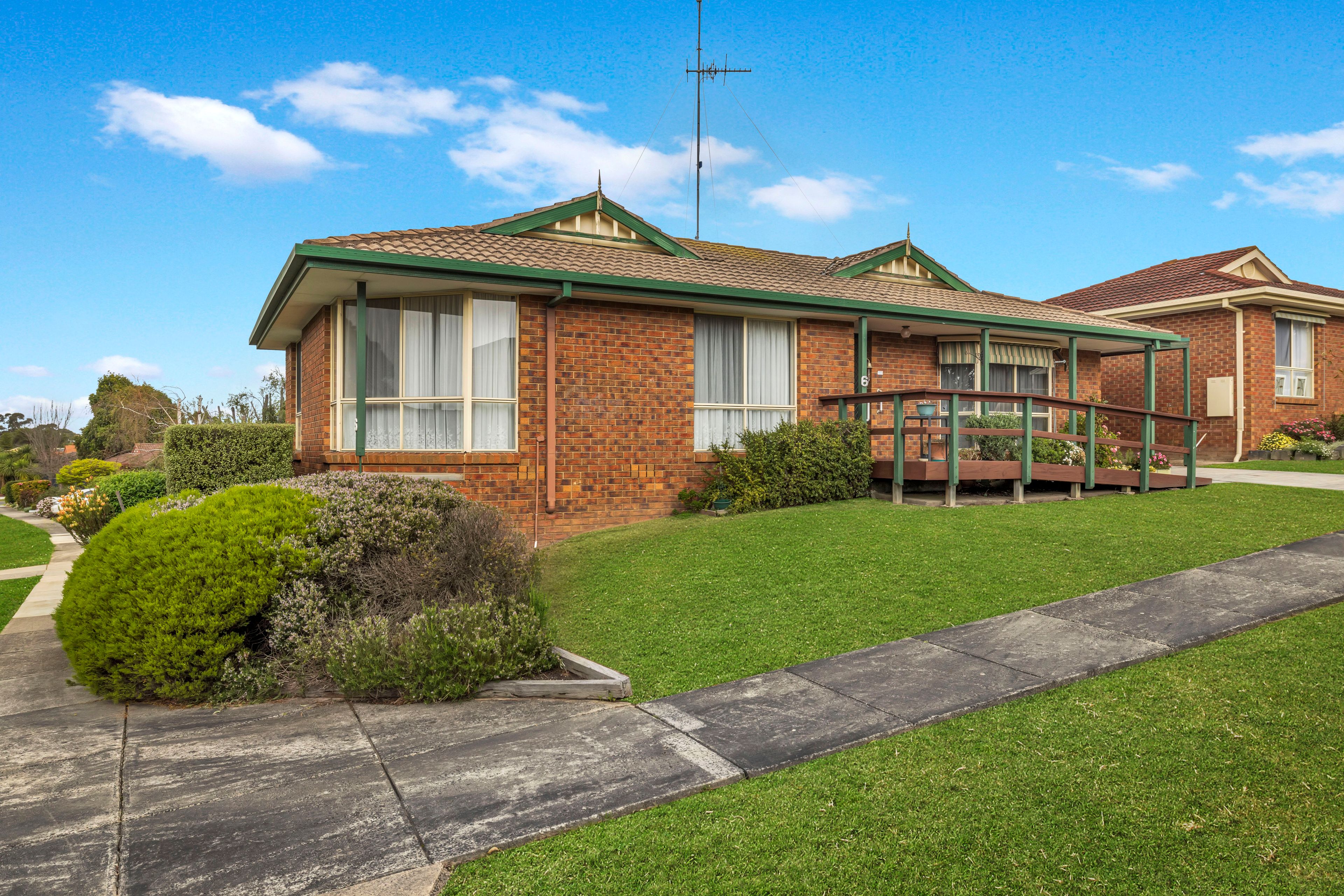 6 Paramount Way, Pakenham VIC 3810