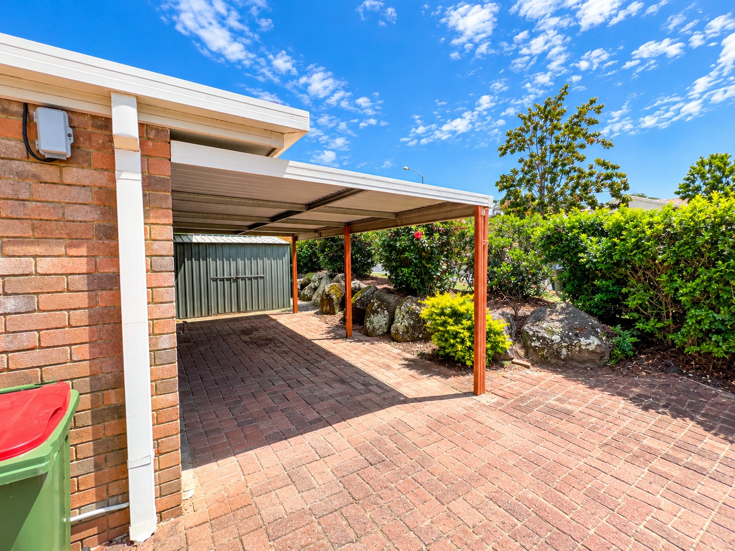 Detached Rumpus Room 1/9 Robin Joy Close, Labrador, QLD 4215 - DuplexSemi-detached for Rent ...