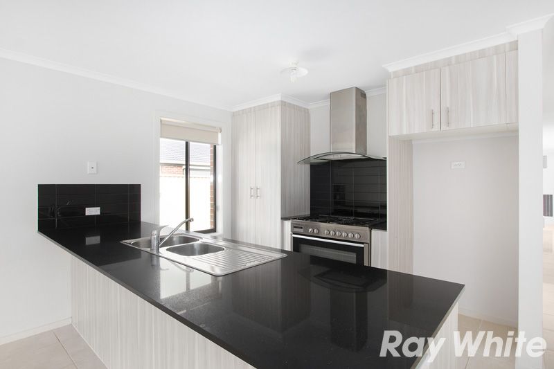 76 Bluehills Boulevard, Pakenham, VIC 3810